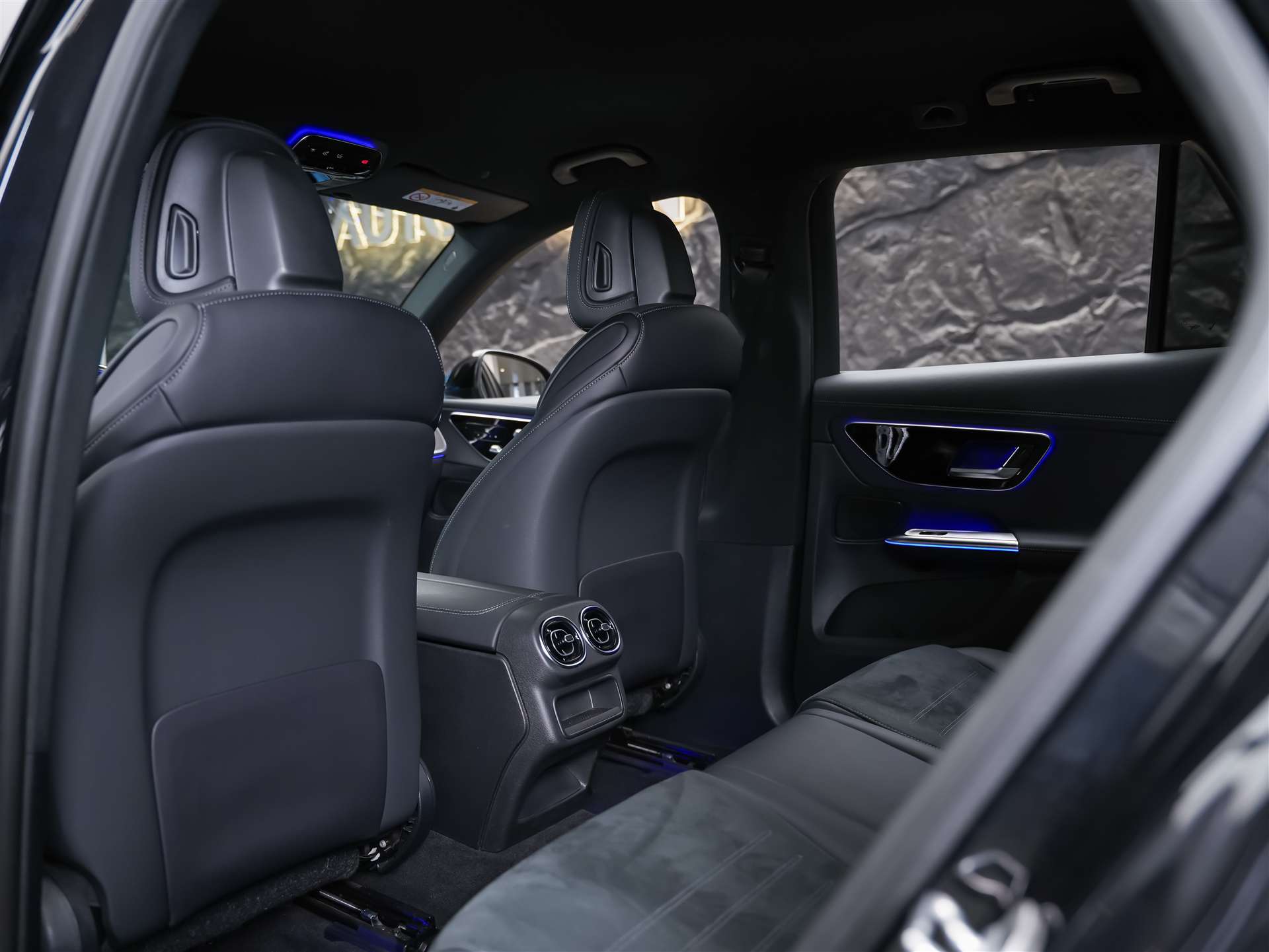MERCEDES-BENZ GLC 300 4Matic AMG Line 9G-Tronic-image-11