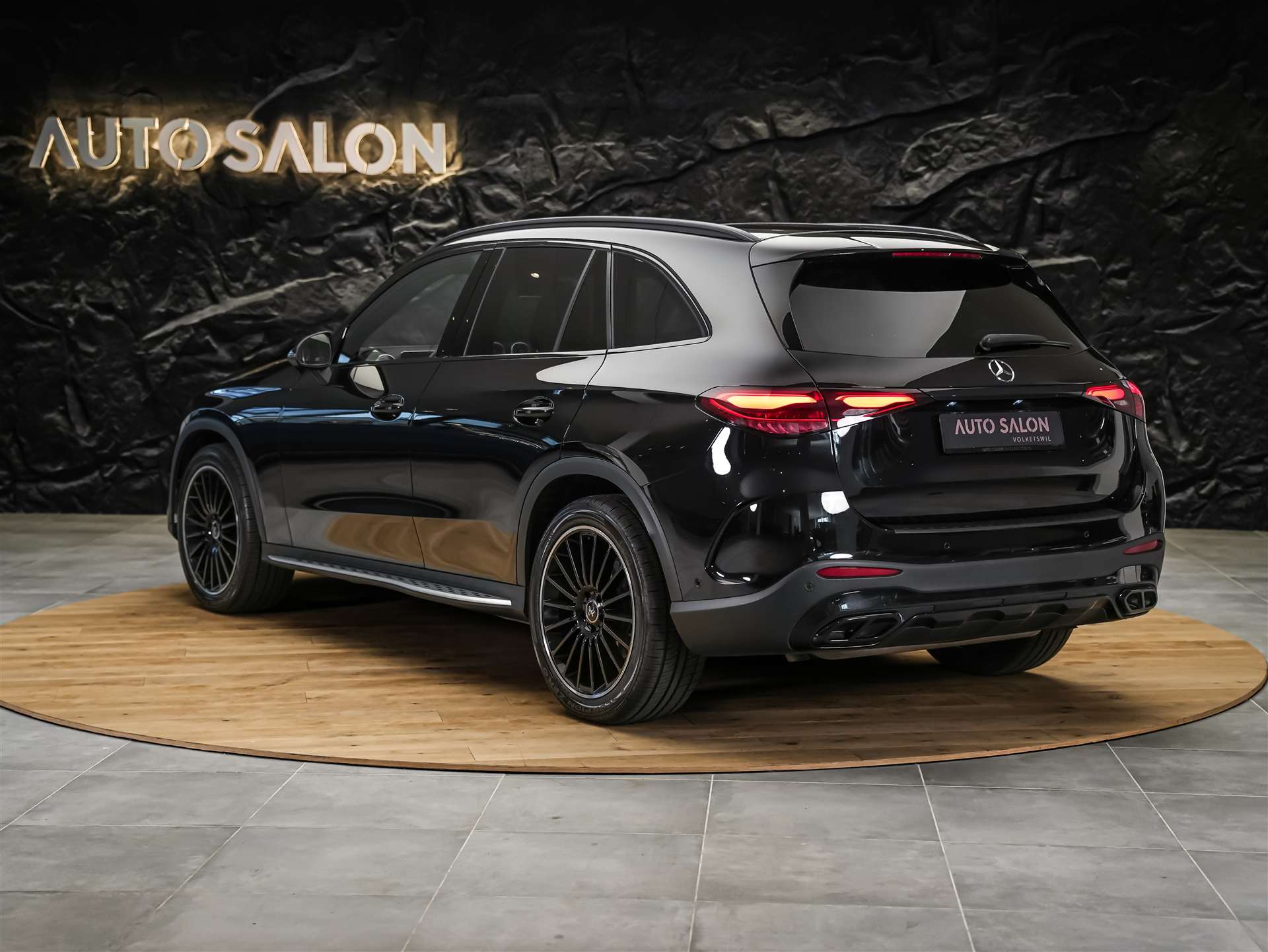 MERCEDES-BENZ GLC 300 4Matic AMG Line 9G-Tronic-image-3
