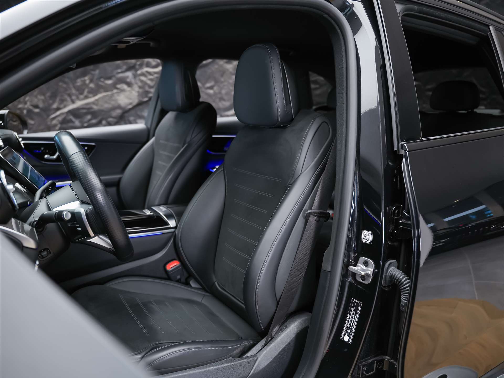 MERCEDES-BENZ GLC 300 4Matic AMG Line 9G-Tronic-image-9
