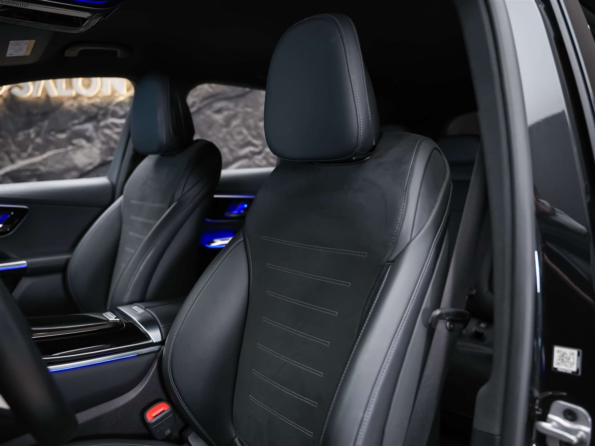 MERCEDES-BENZ GLC 300 4Matic AMG Line 9G-Tronic-image-10