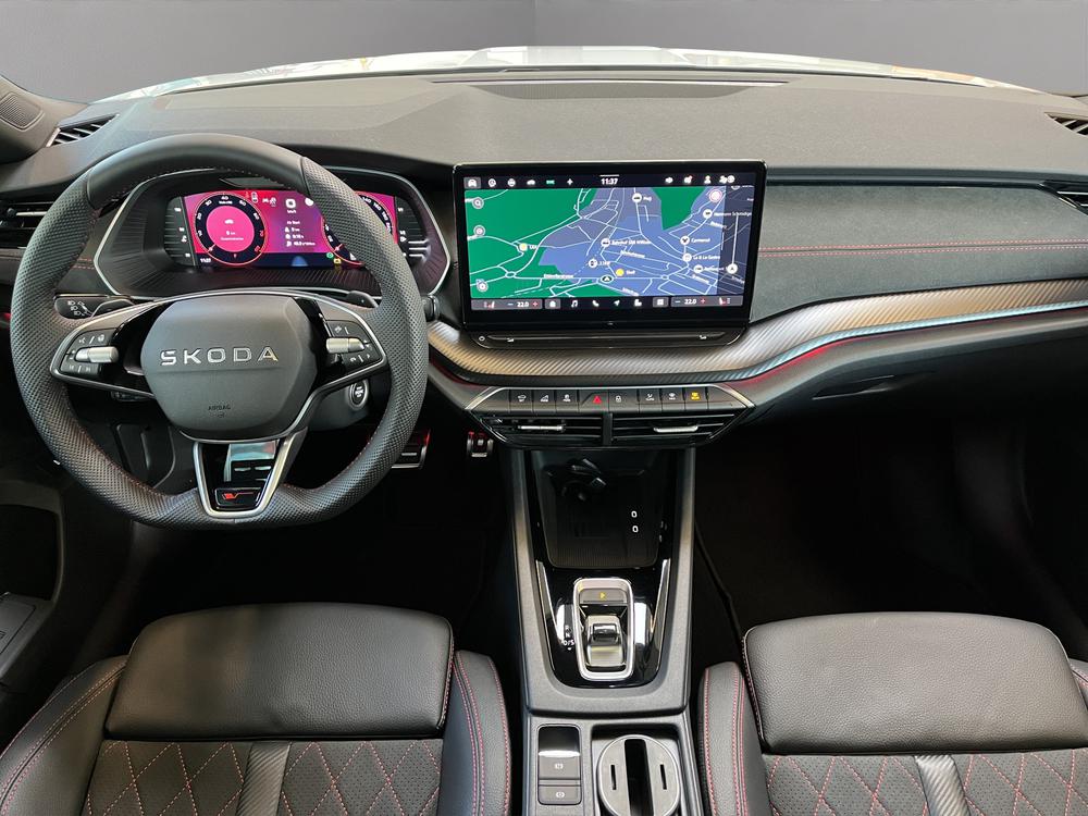 SKODA Octavia Combi 2.0 TSI DSG RS-image-8