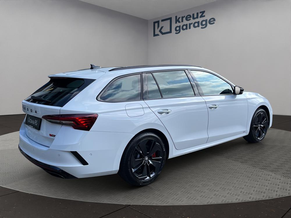 SKODA Octavia Combi 2.0 TSI DSG RS-image-2