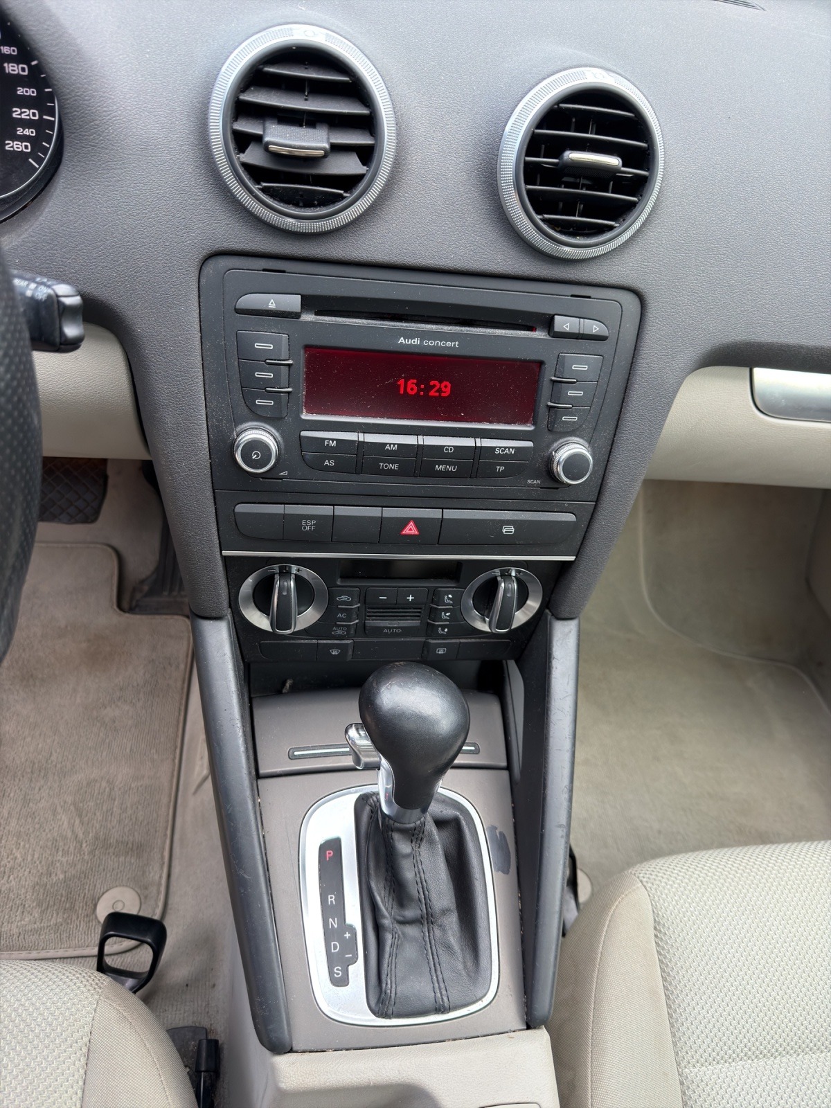 AUDI A3 Sportback 1.8 TFSI Ambition S-tronic-image-11