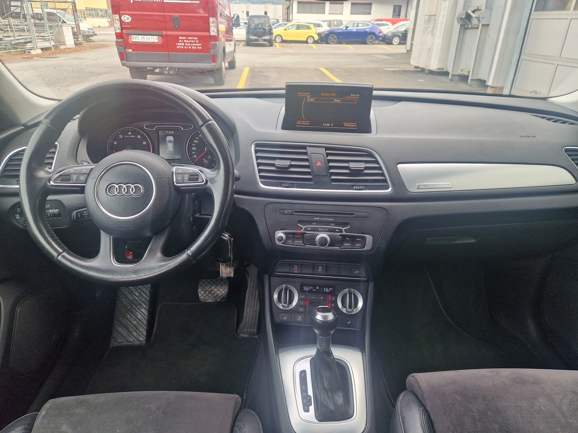 AUDI Q3 2.0 TFSI quattro S-tronic-image-7