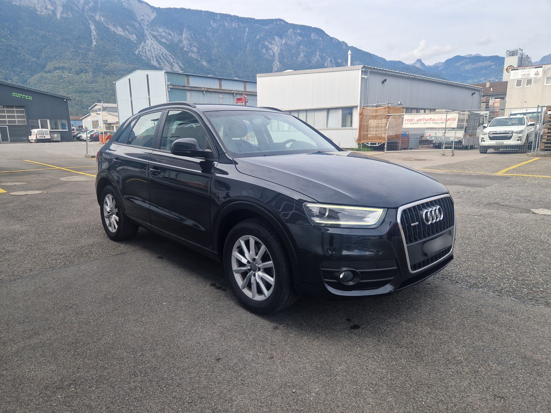 AUDI Q3 2.0 TFSI quattro S-tronic-image-2