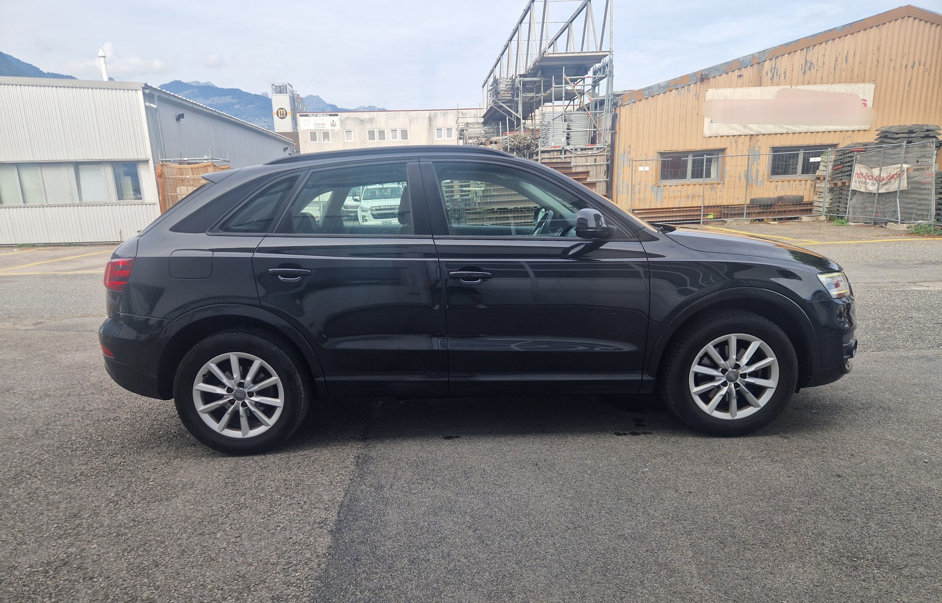 AUDI Q3 2.0 TFSI quattro S-tronic-image-4
