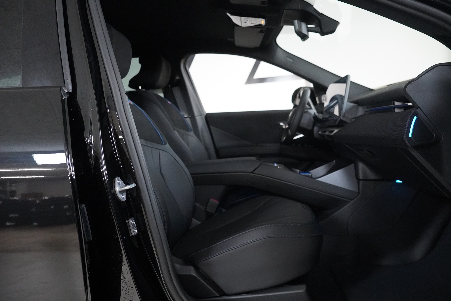 BMW iX3 40 M Sport-image-13