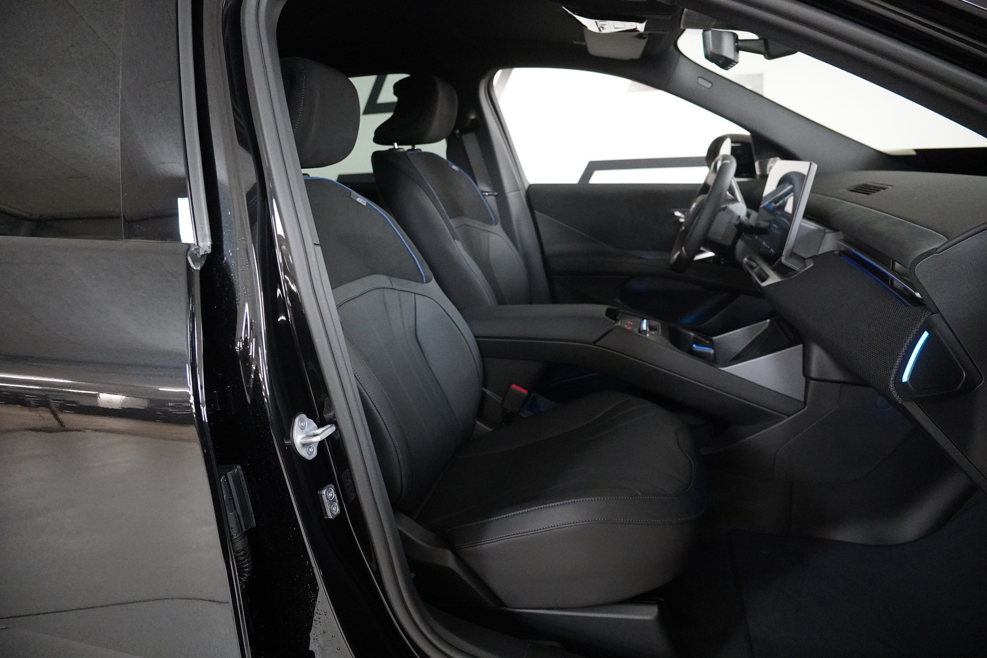 BMW iX3 40 M Sport-image-14