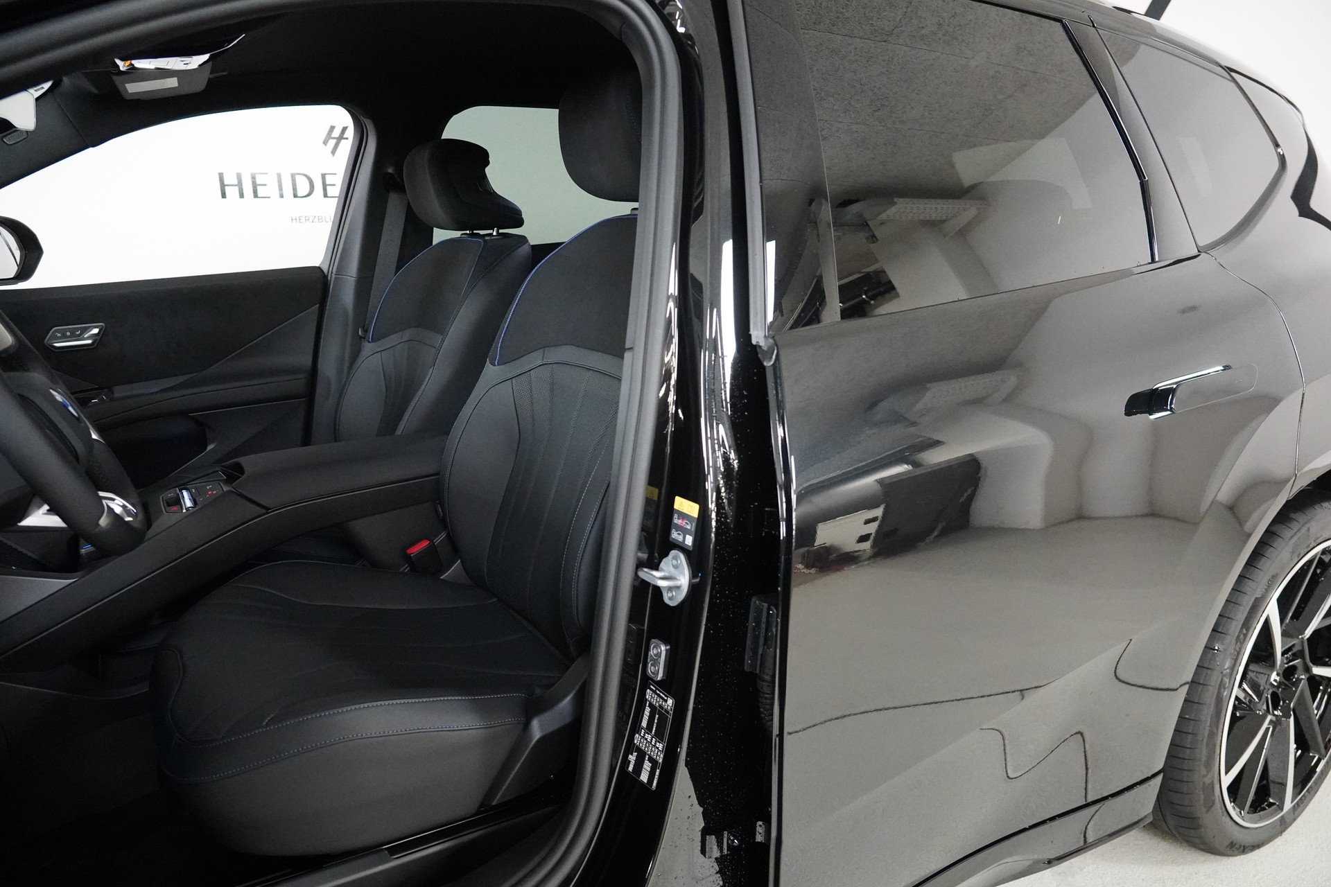 BMW iX3 40 M Sport-image-11