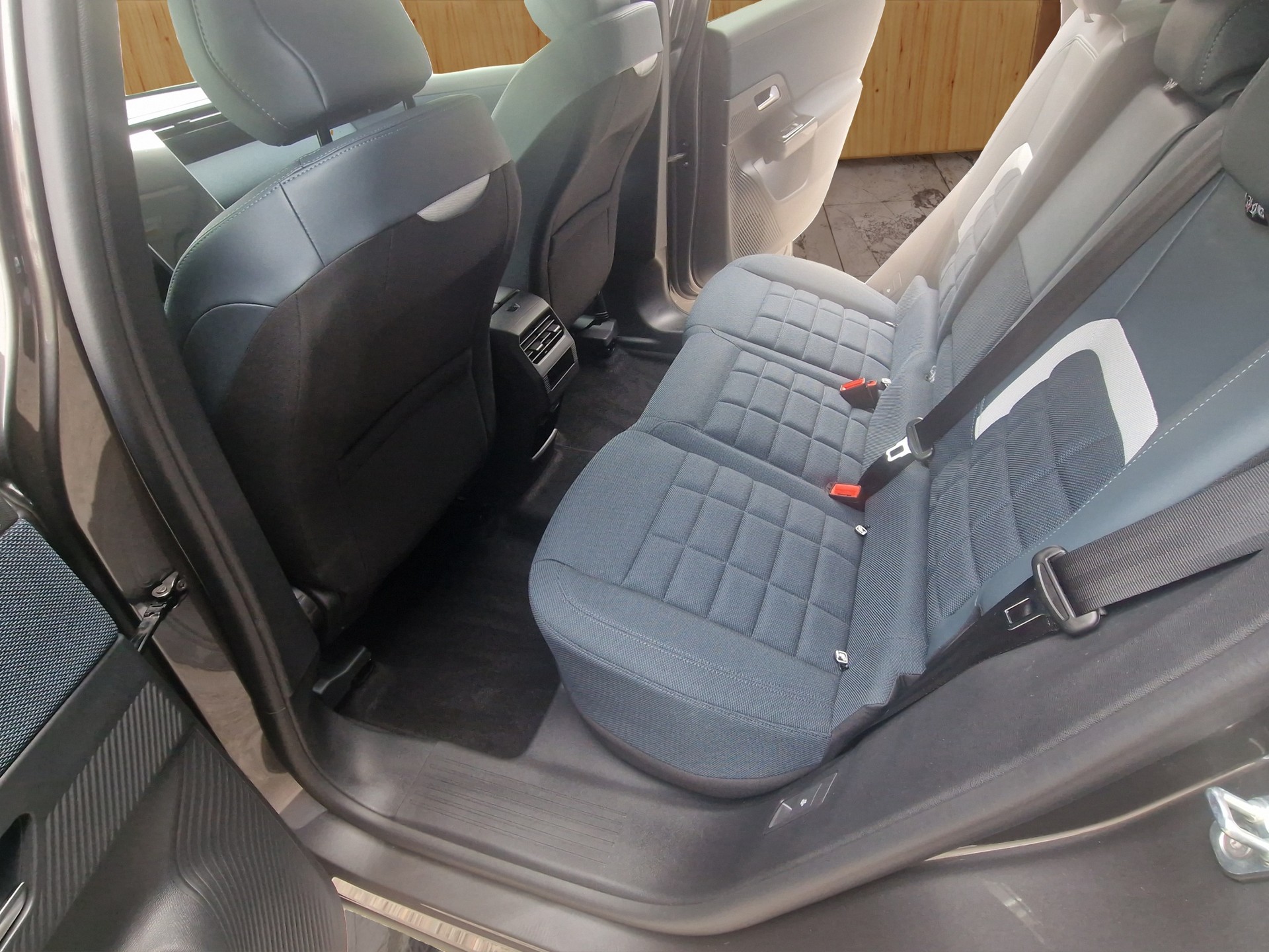 CITROEN C5 Aircross 1.2 HEV Plus Automat-image-14