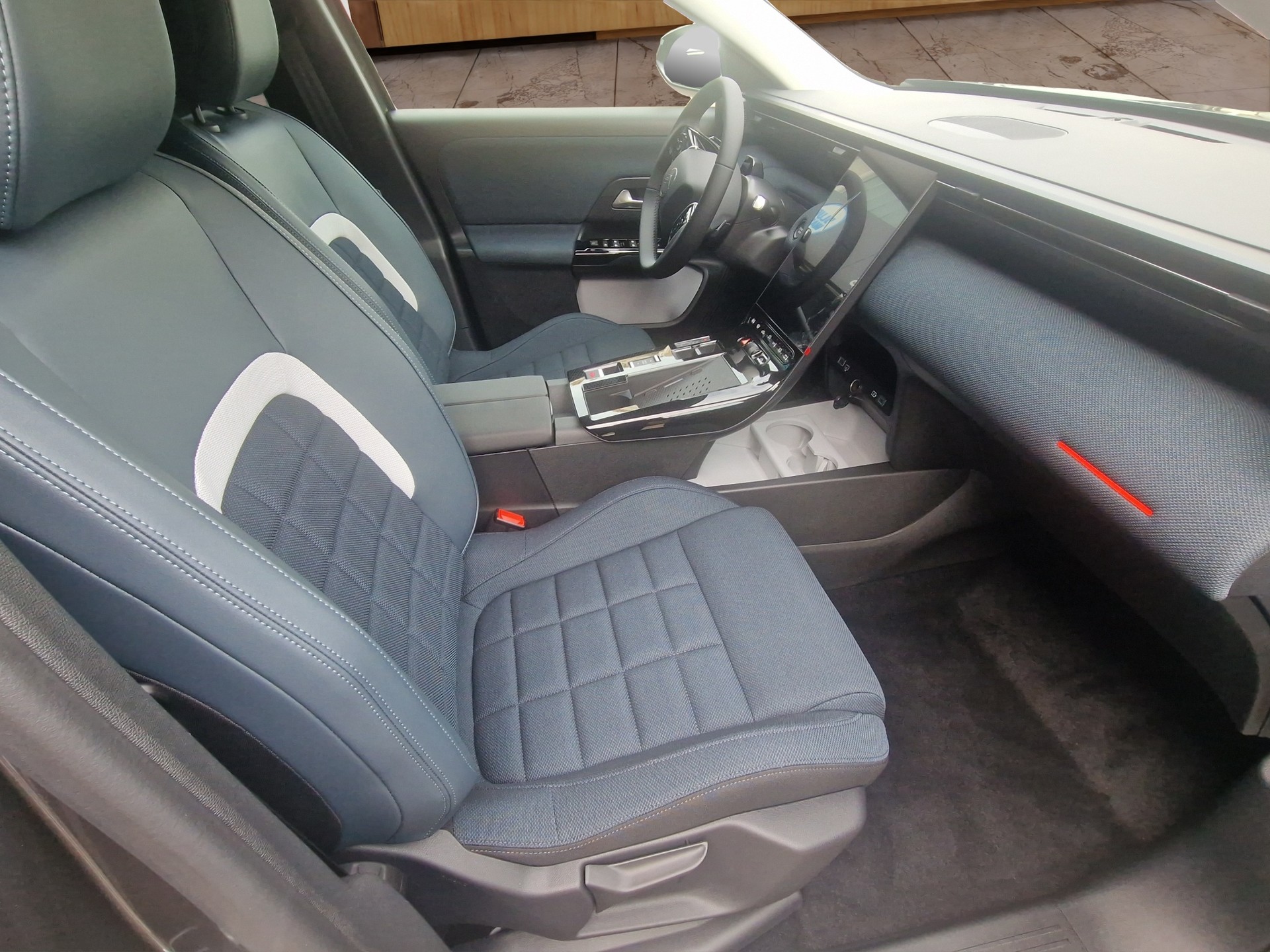 CITROEN C5 Aircross 1.2 HEV Plus Automat-image-11