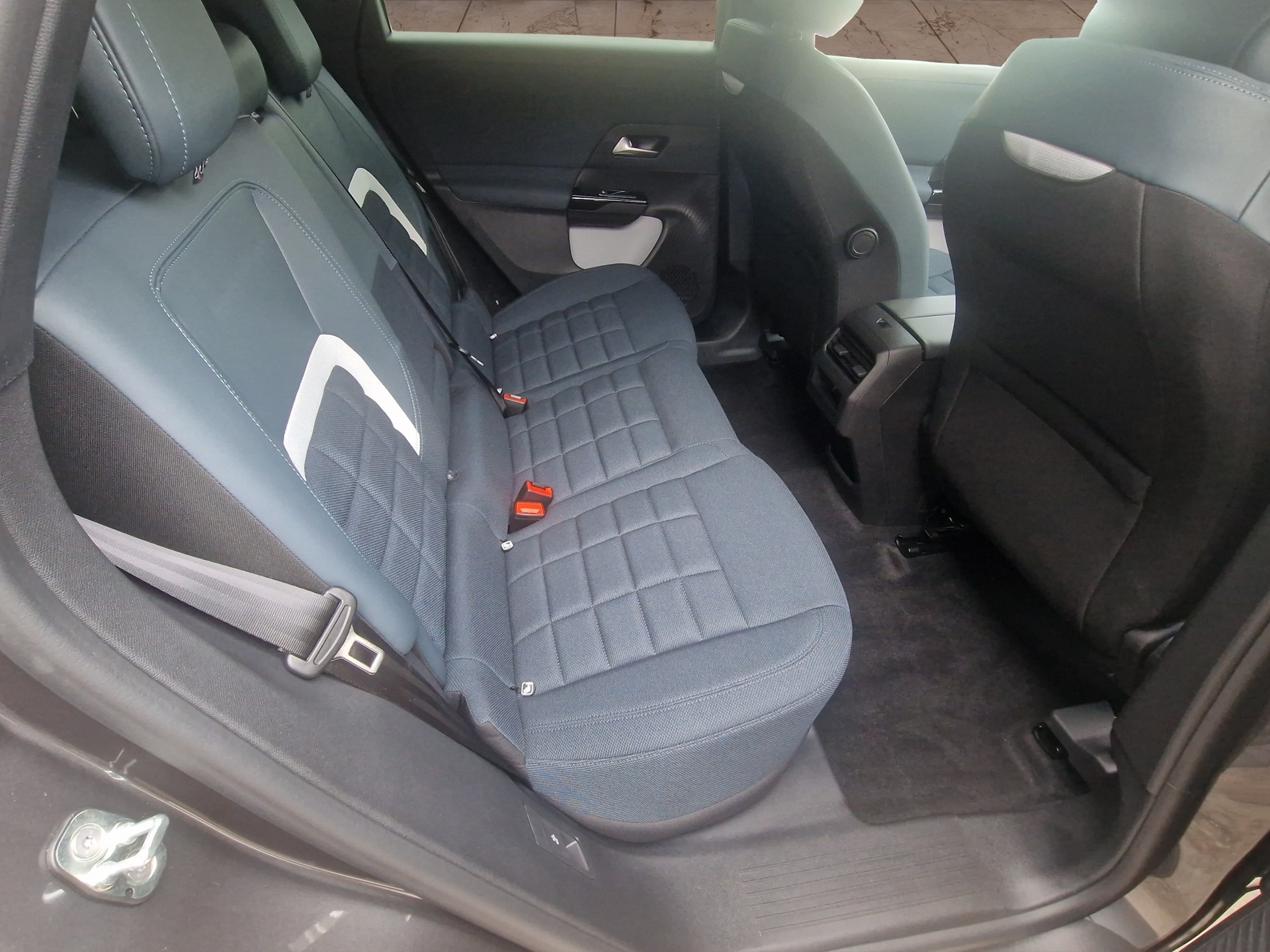 CITROEN C5 Aircross 1.2 HEV Plus Automat-image-13