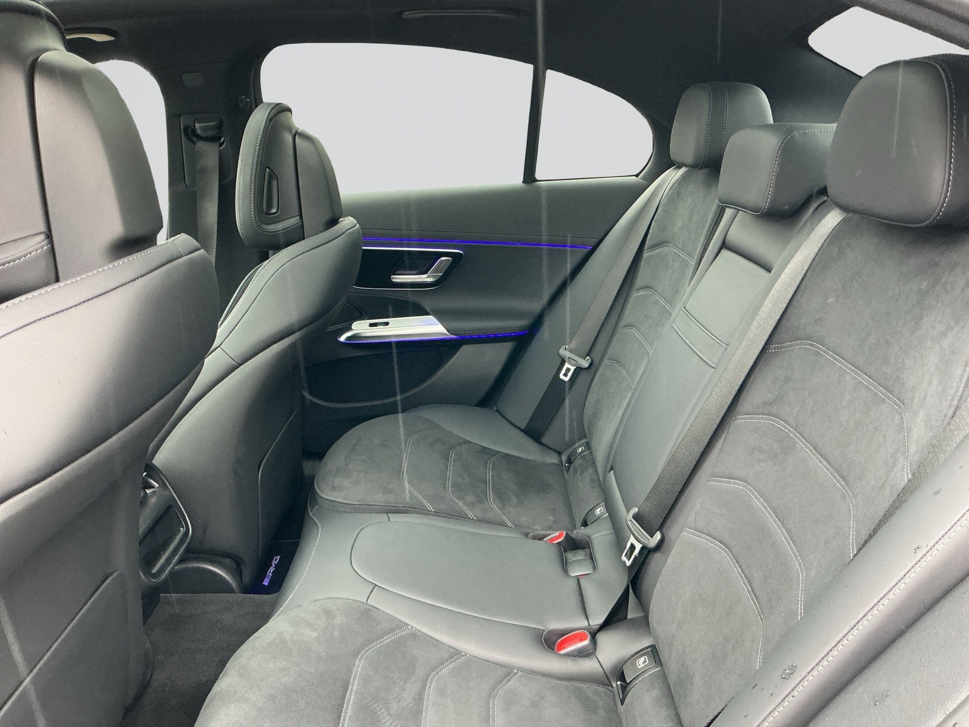 MERCEDES-BENZ E 220 d AMG Line 9G-Tronic Night-image-12