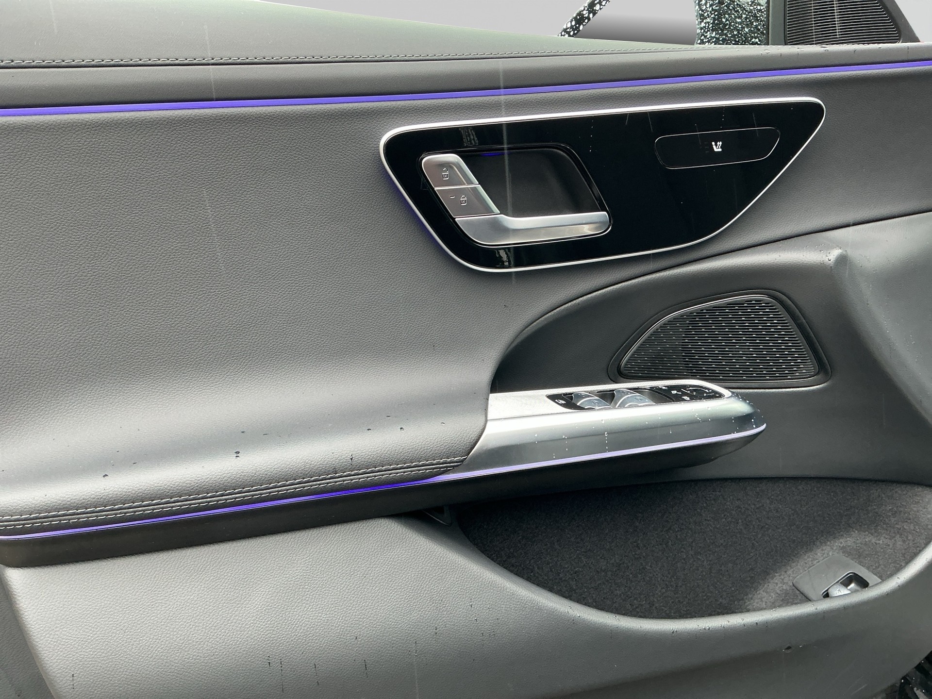 MERCEDES-BENZ E 220 d AMG Line 9G-Tronic Night-image-8