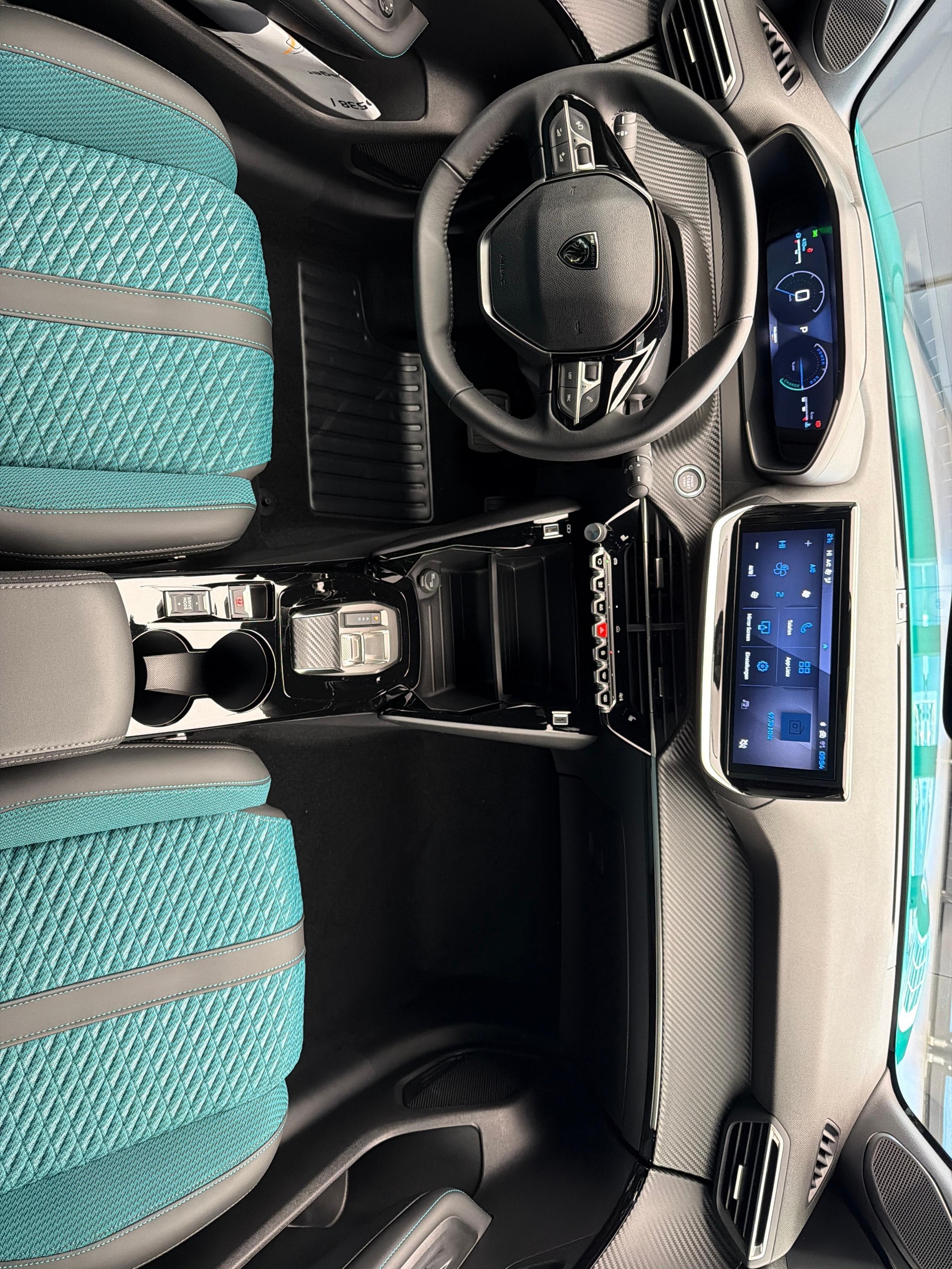 PEUGEOT 208 1.2 Hybrid Envy-image-8