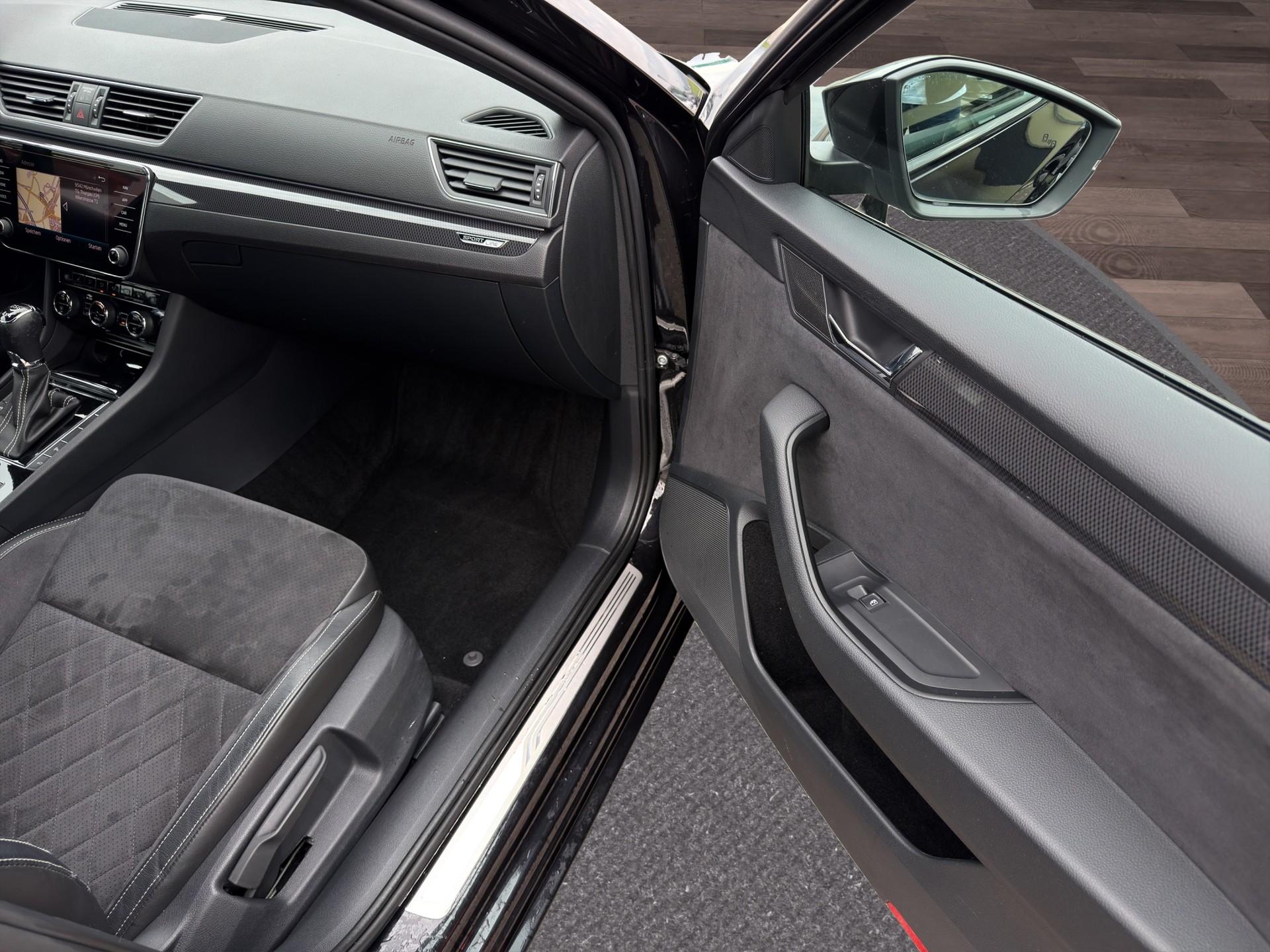 SKODA Superb Combi 2.0 TDi Ambition 4x4 DSG-image-20