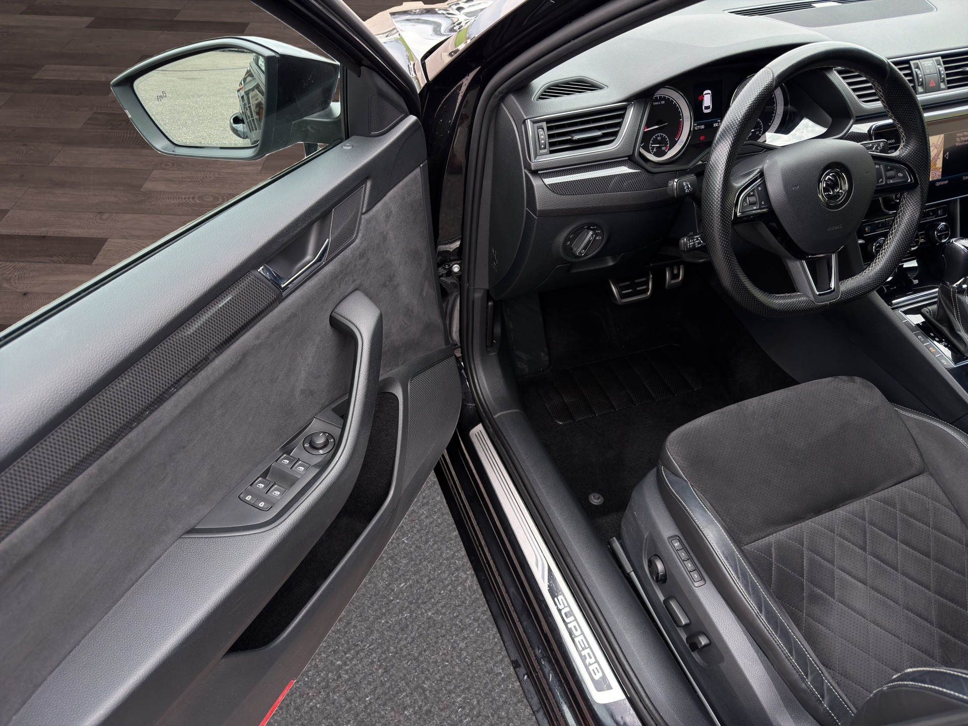SKODA Superb Combi 2.0 TDi Ambition 4x4 DSG-image-19