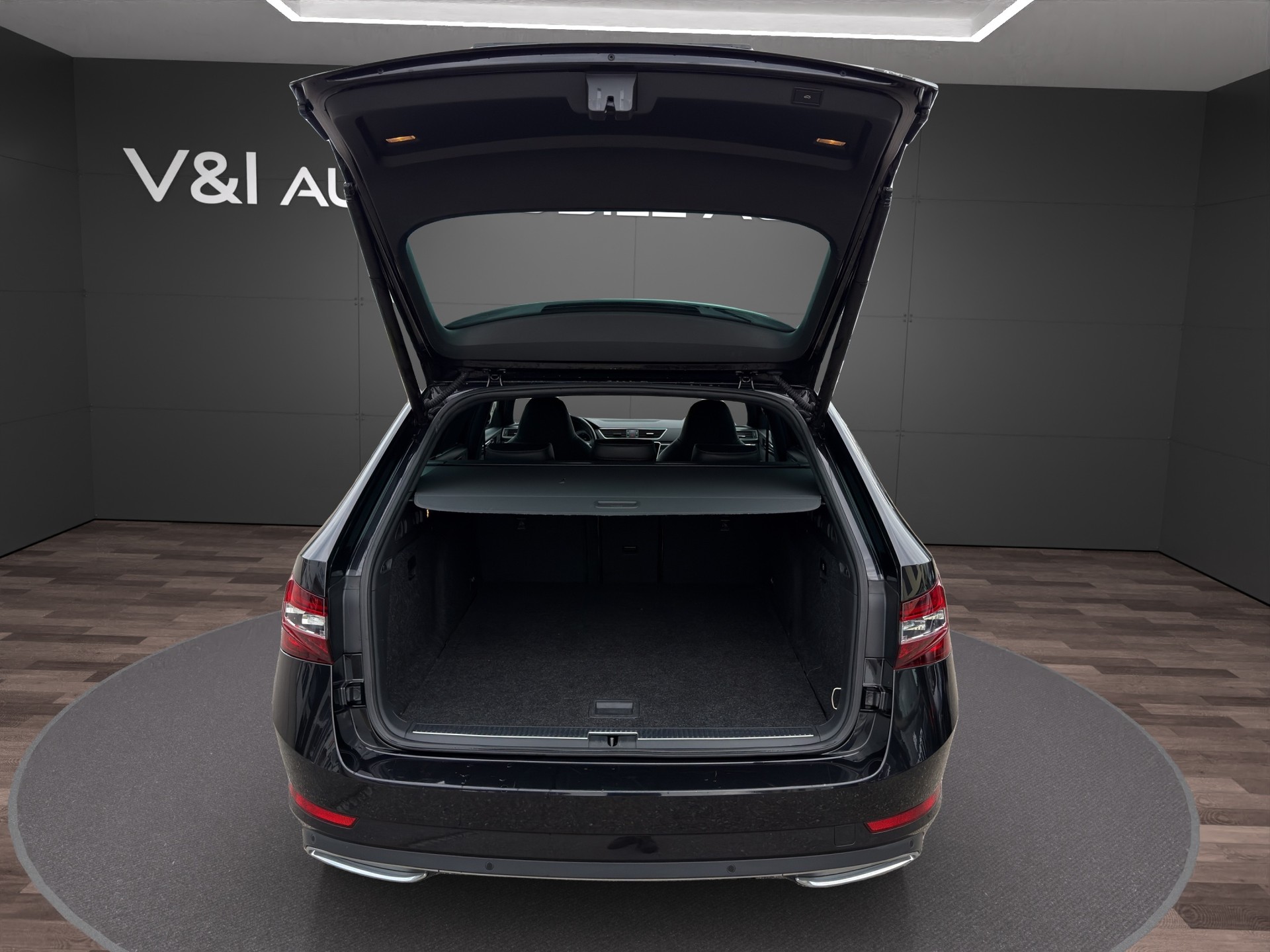SKODA Superb Combi 2.0 TDi Ambition 4x4 DSG-image-23