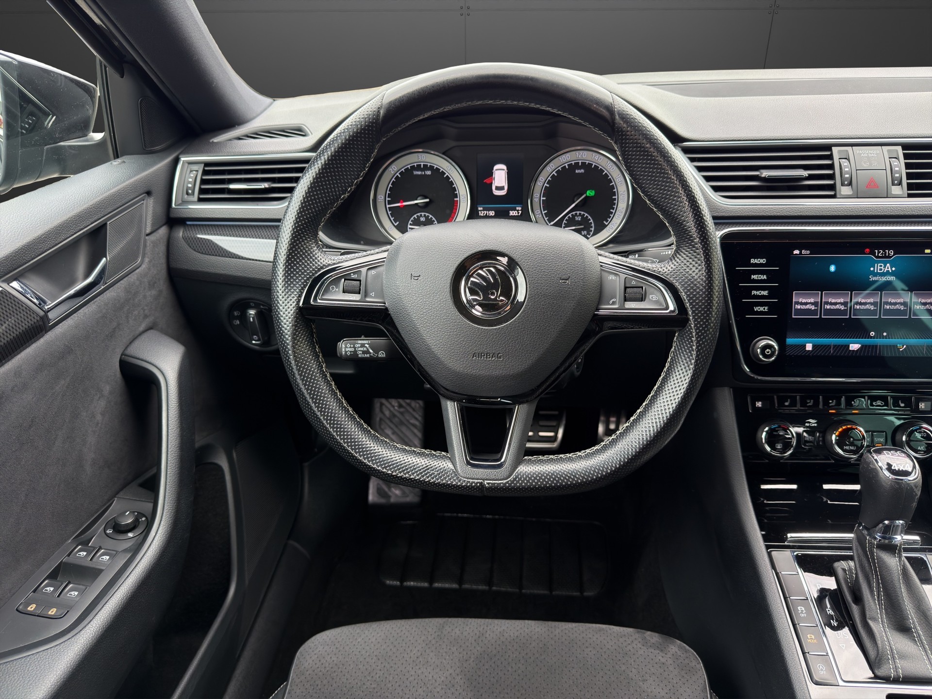 SKODA Superb Combi 2.0 TDi Ambition 4x4 DSG-image-11