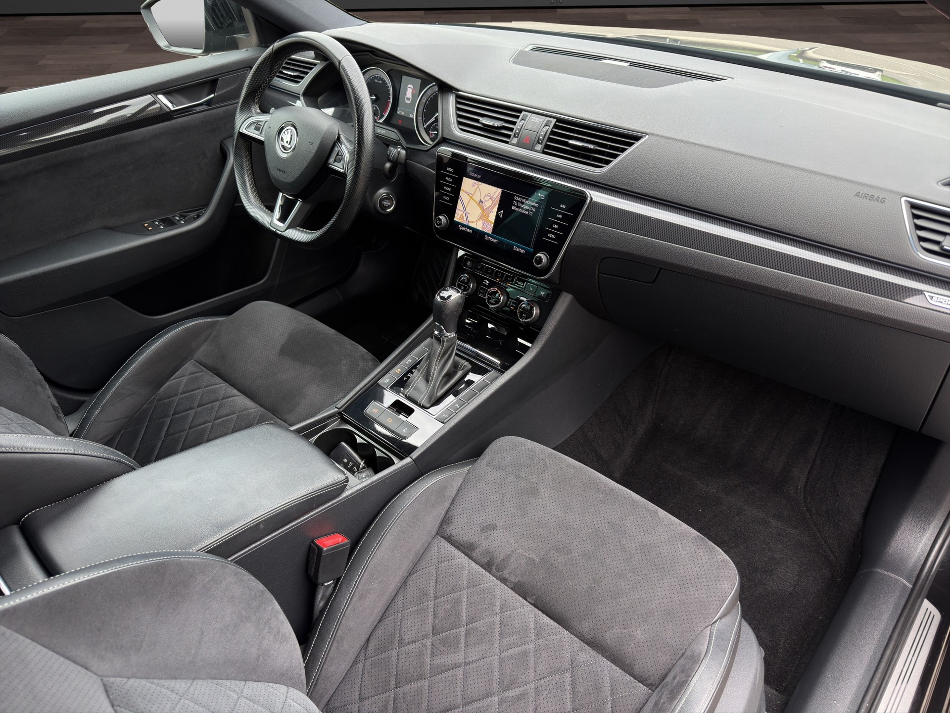 SKODA Superb Combi 2.0 TDi Ambition 4x4 DSG-image-18