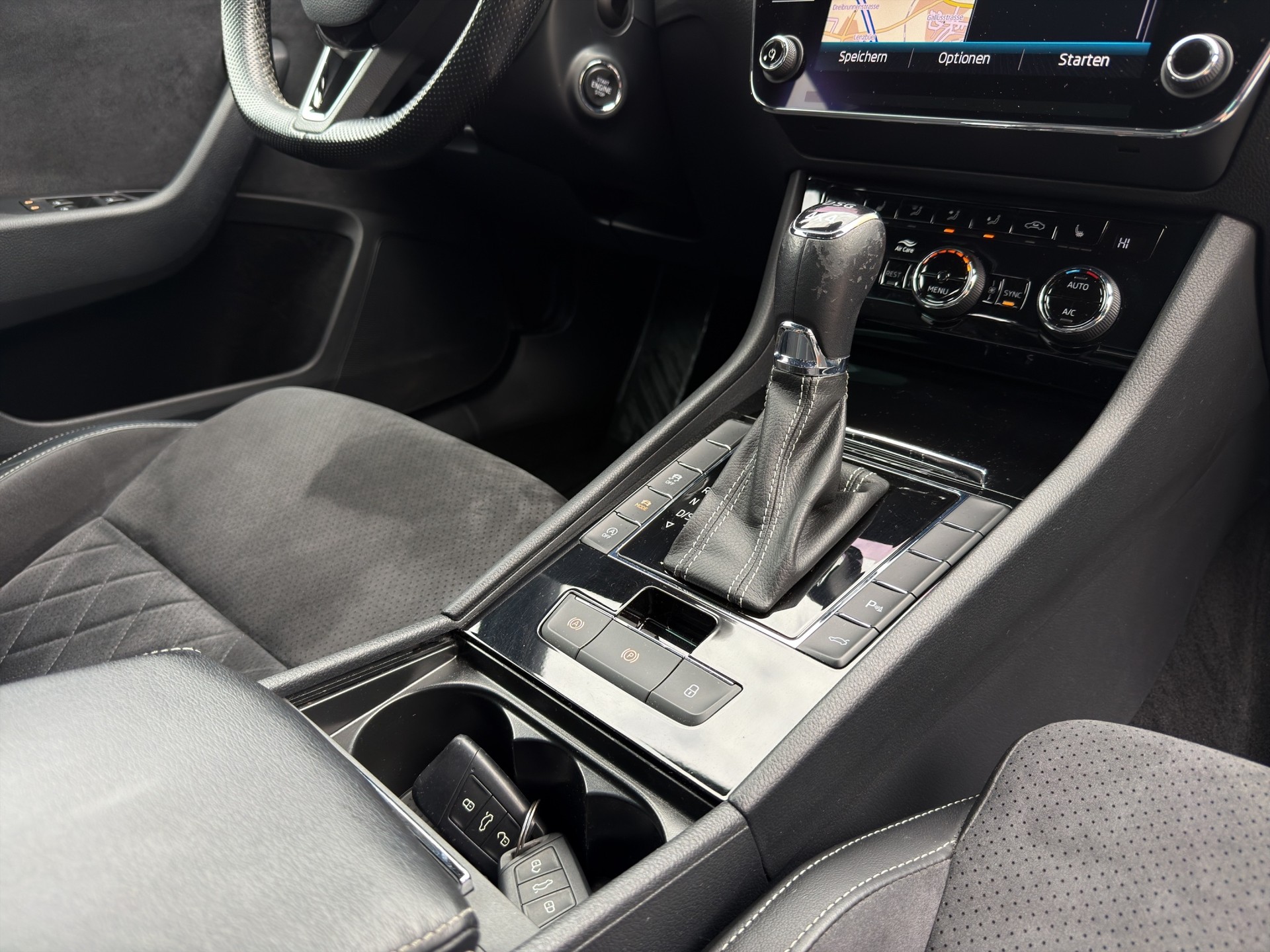 SKODA Superb Combi 2.0 TDi Ambition 4x4 DSG-image-17