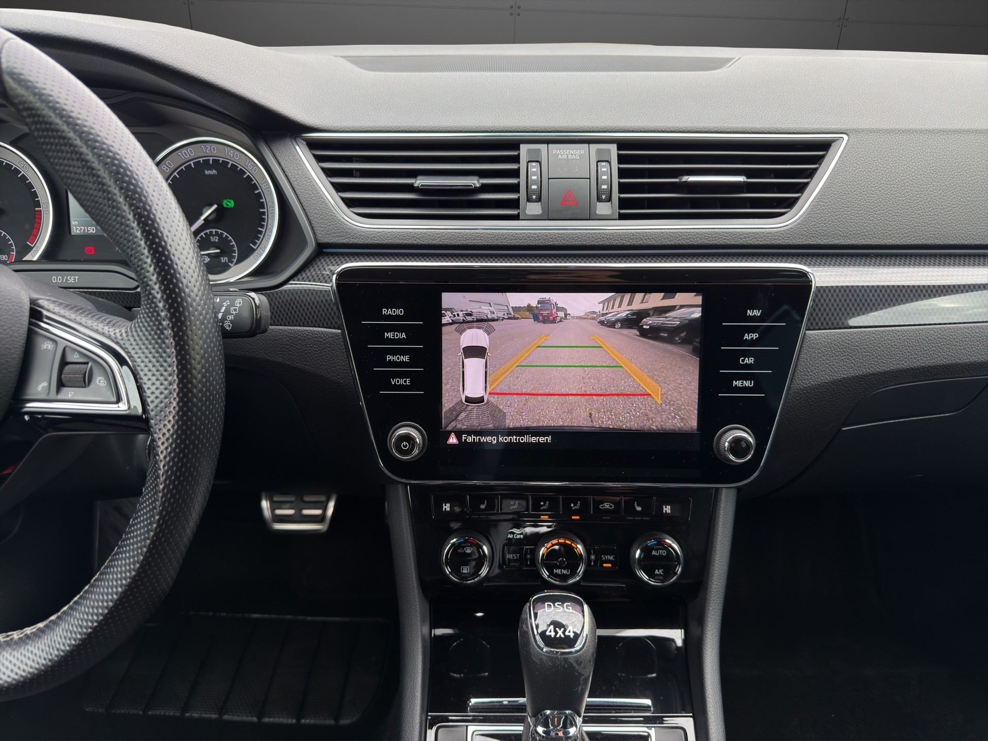 SKODA Superb Combi 2.0 TDi Ambition 4x4 DSG-image-13