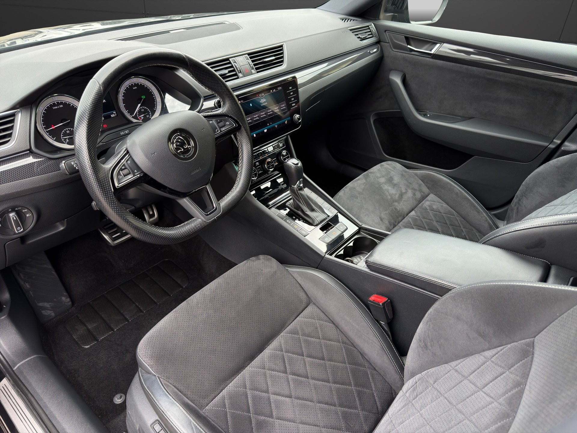 SKODA Superb Combi 2.0 TDi Ambition 4x4 DSG-image-9