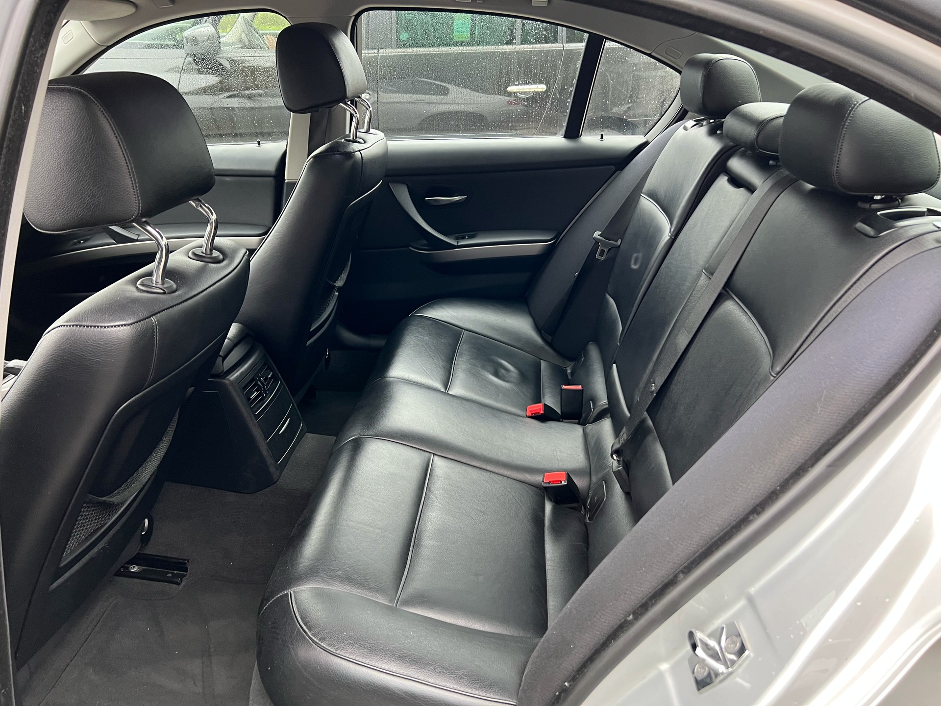 BMW 318i-image-9