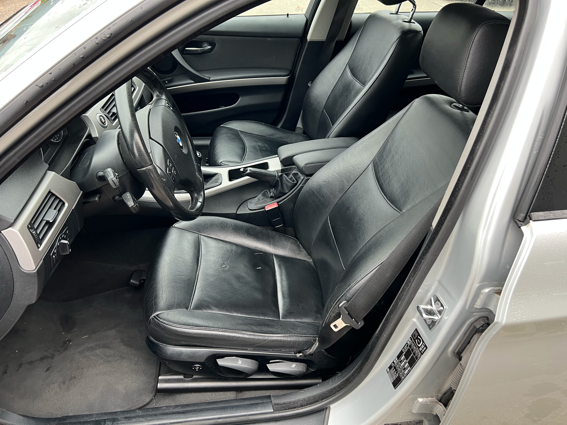 BMW 318i-image-8