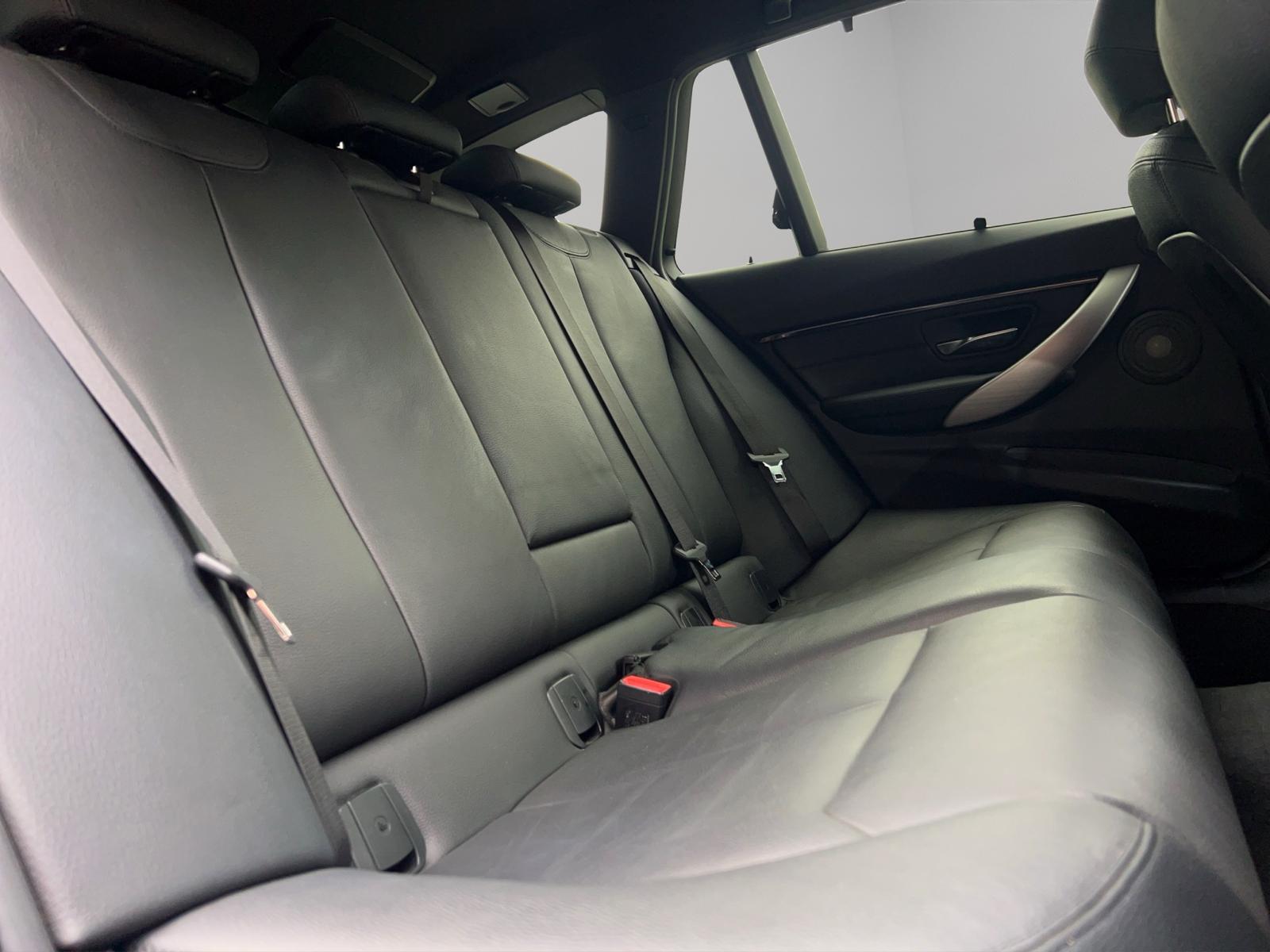 BMW 320d xDrive Touring Edition M Sport Steptronic-image-24
