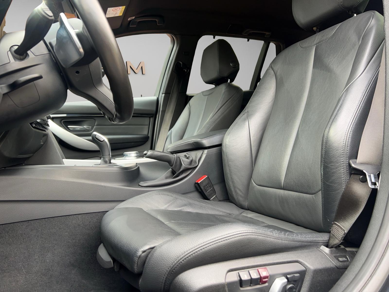 BMW 320d xDrive Touring Edition M Sport Steptronic-image-11