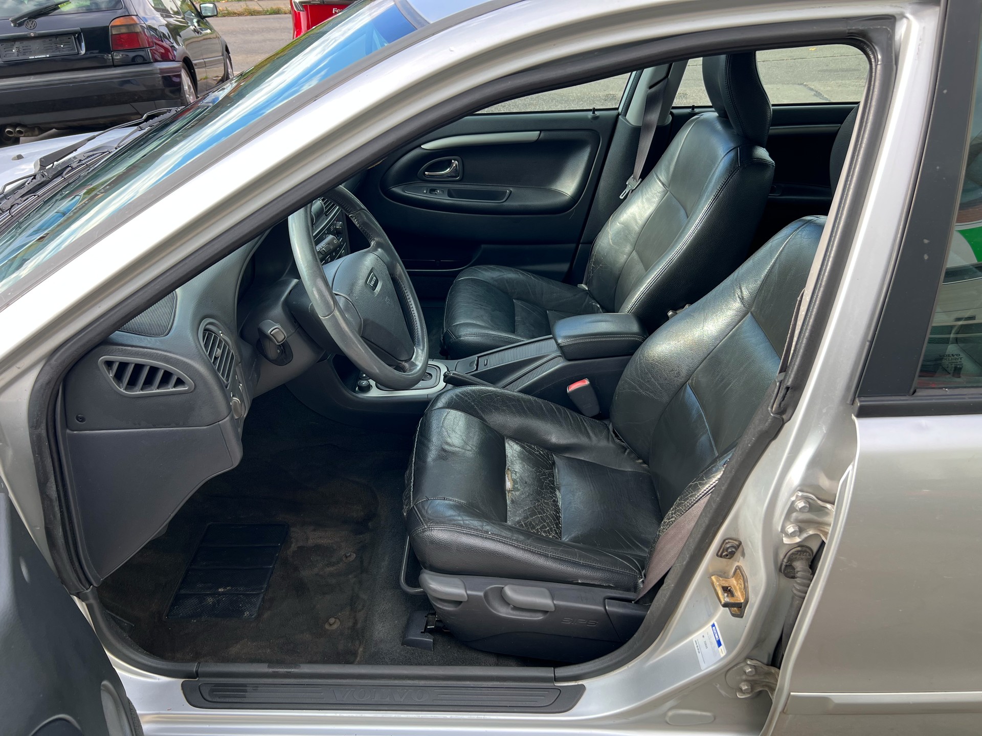 VOLVO T4-image-9