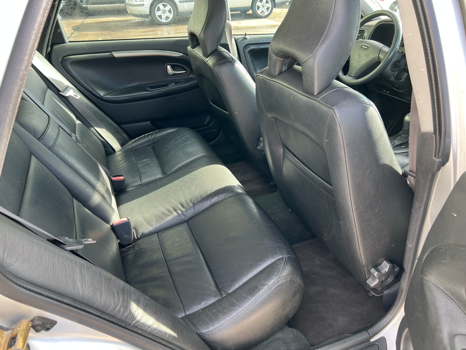 VOLVO T4-image-12