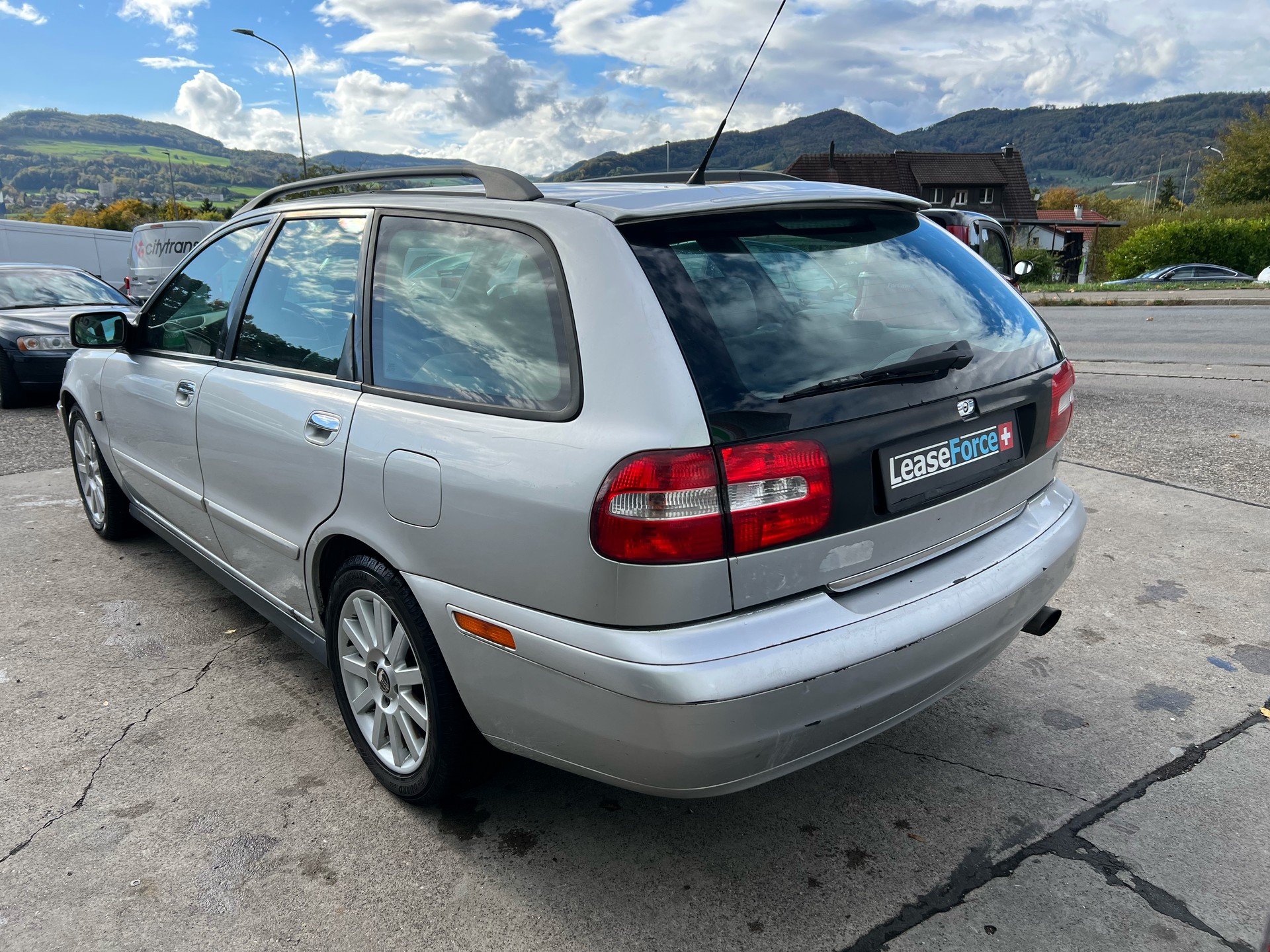 VOLVO T4-image-2