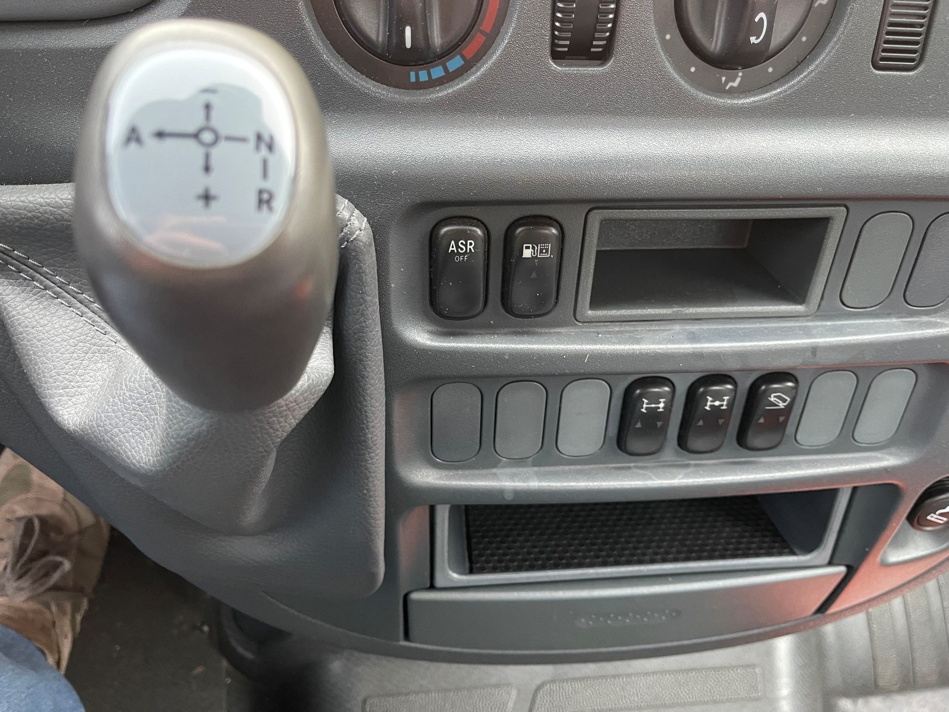 MERCEDES-BENZ Sprinter CAMPER 413 CDI 4x4-image-9