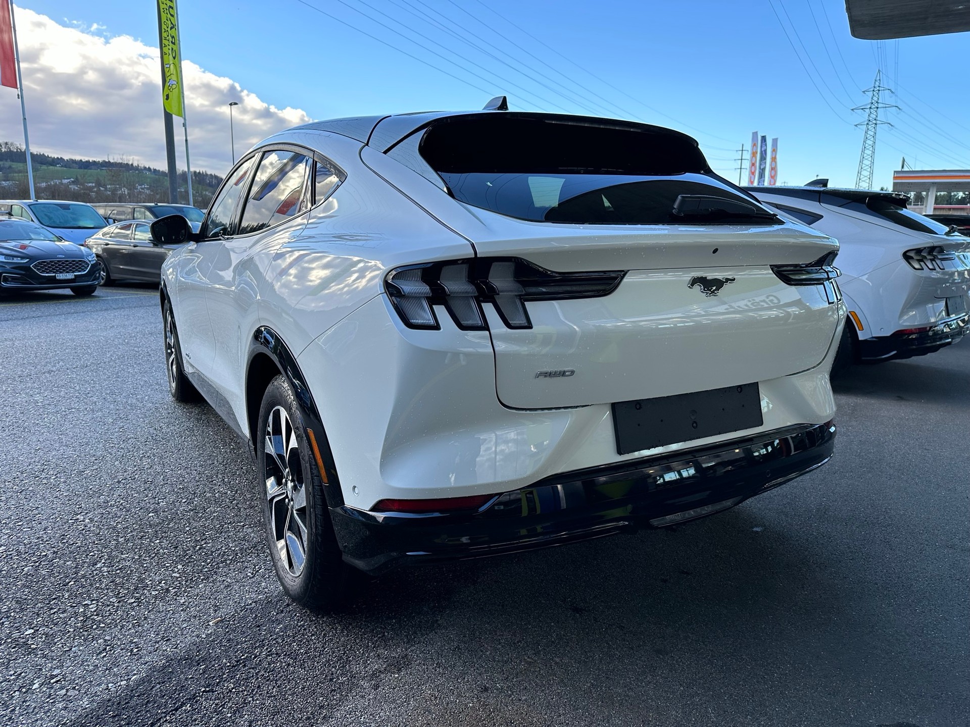 FORD Mustang MACH-E Premium AWD 75 kWh 0.99% Leasing-image-4