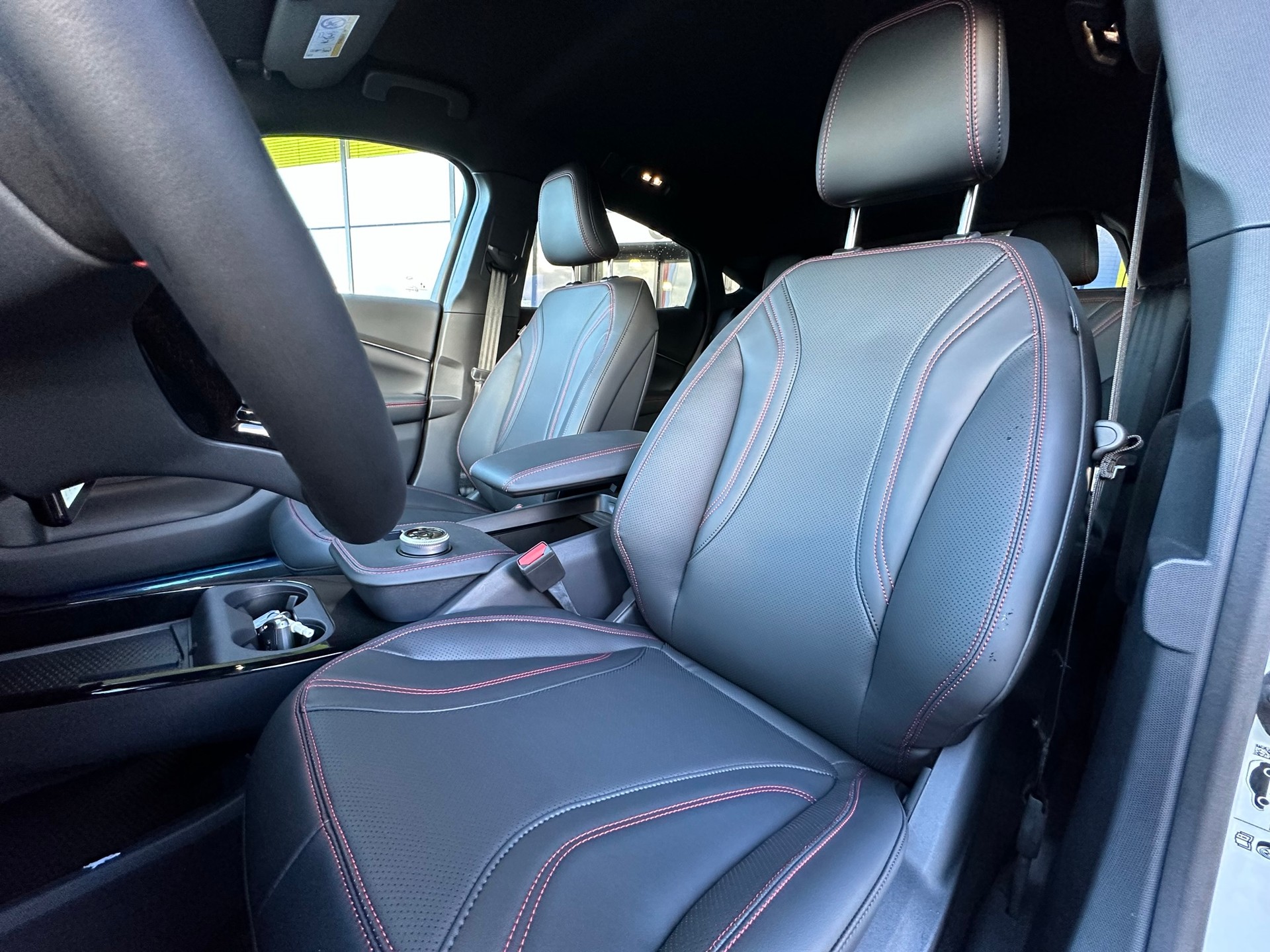 FORD Mustang MACH-E Premium AWD 75 kWh 0.99% Leasing-image-6