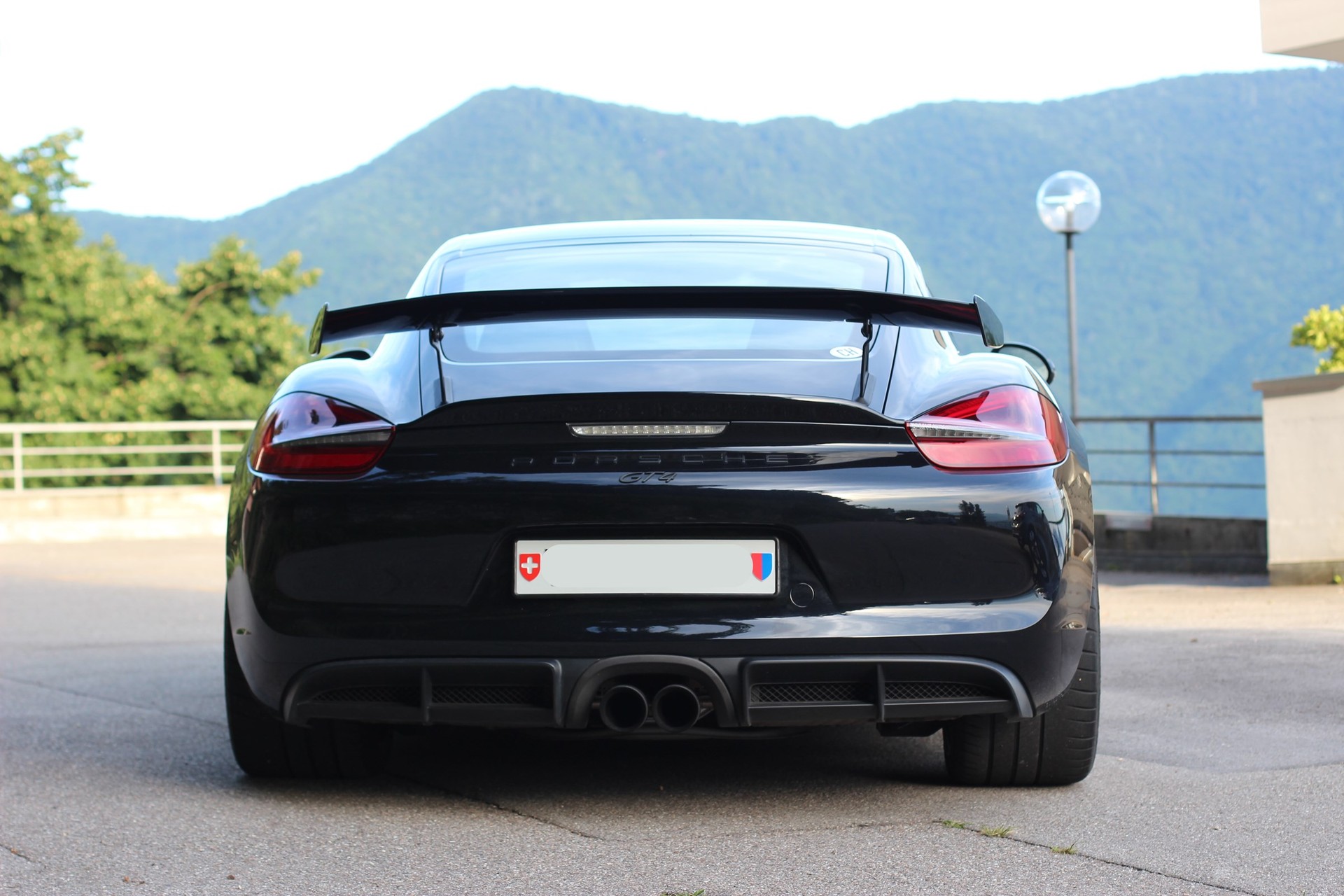 PORSCHE Cayman GT4-image-3