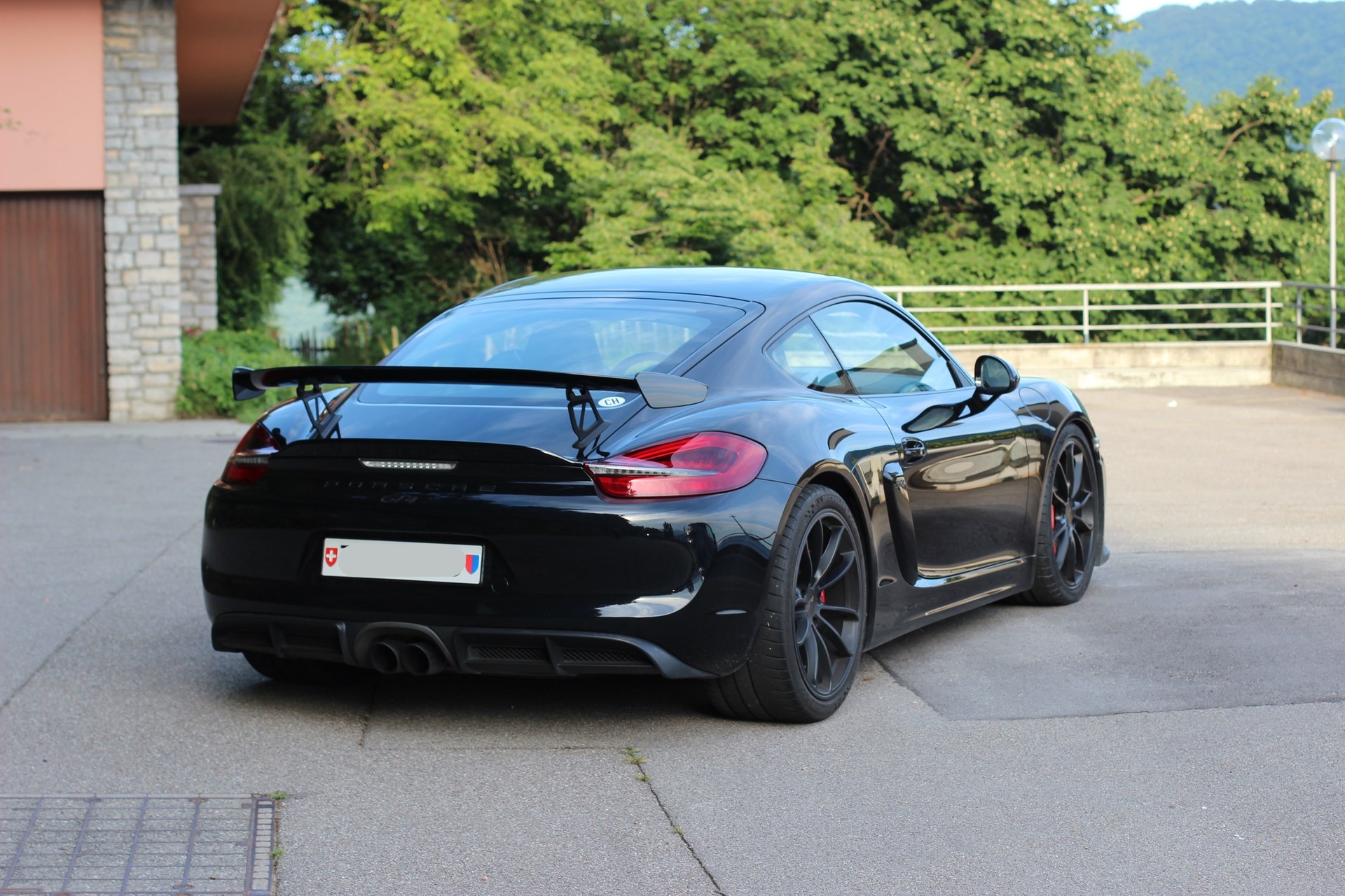 PORSCHE Cayman GT4-image-11