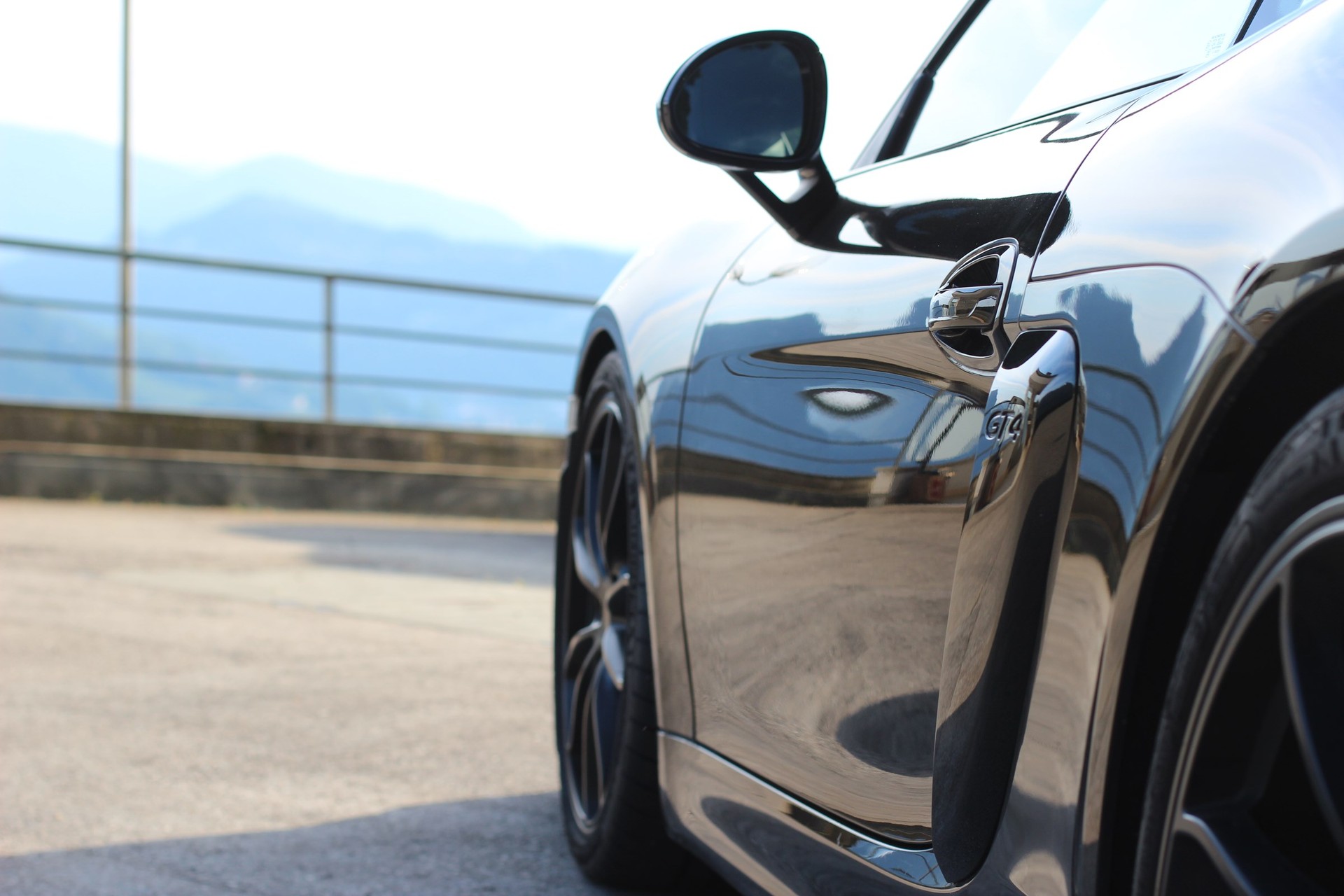 PORSCHE Cayman GT4-image-12