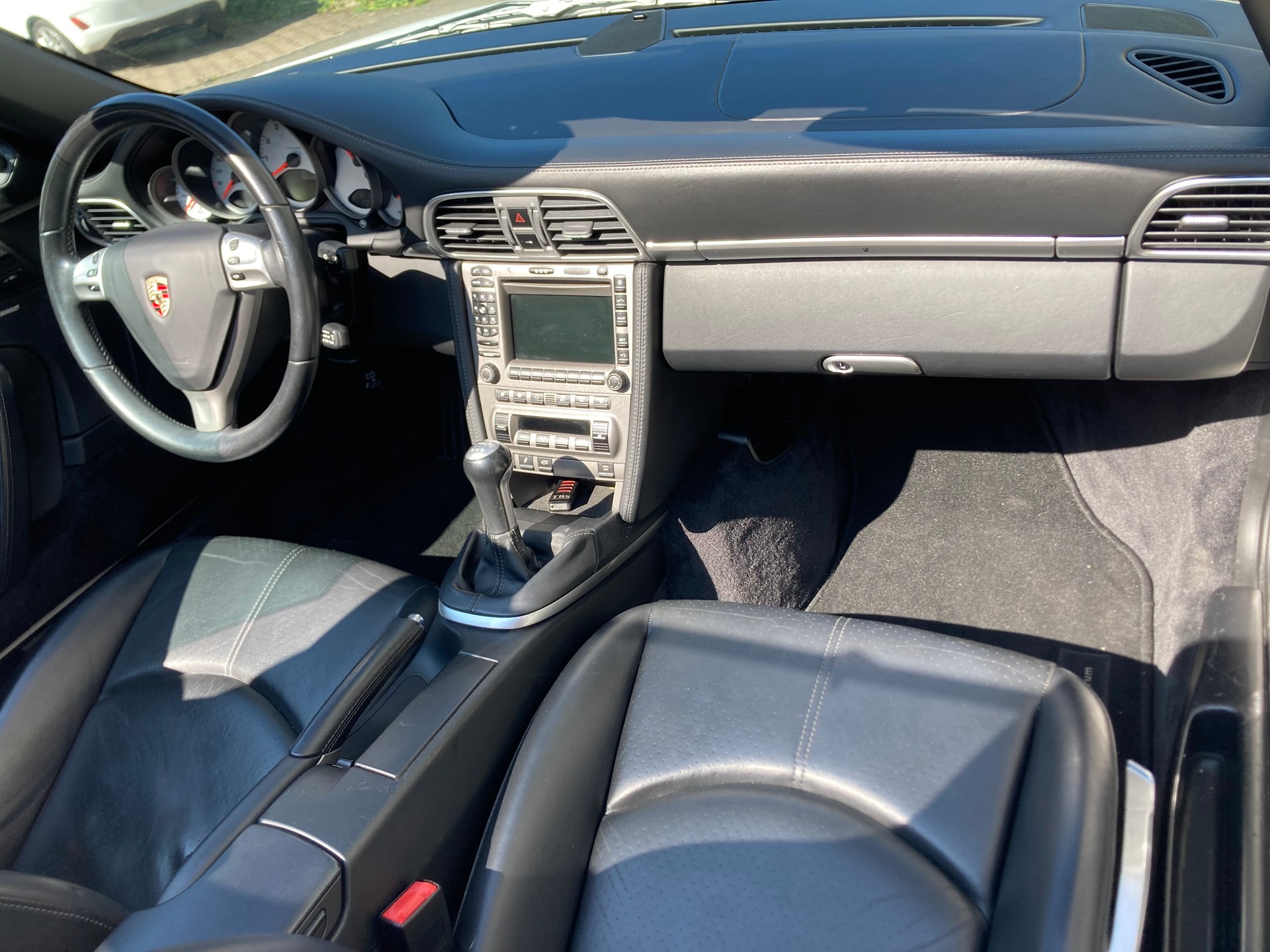 PORSCHE 911 Cabrio Carrera S-image-8