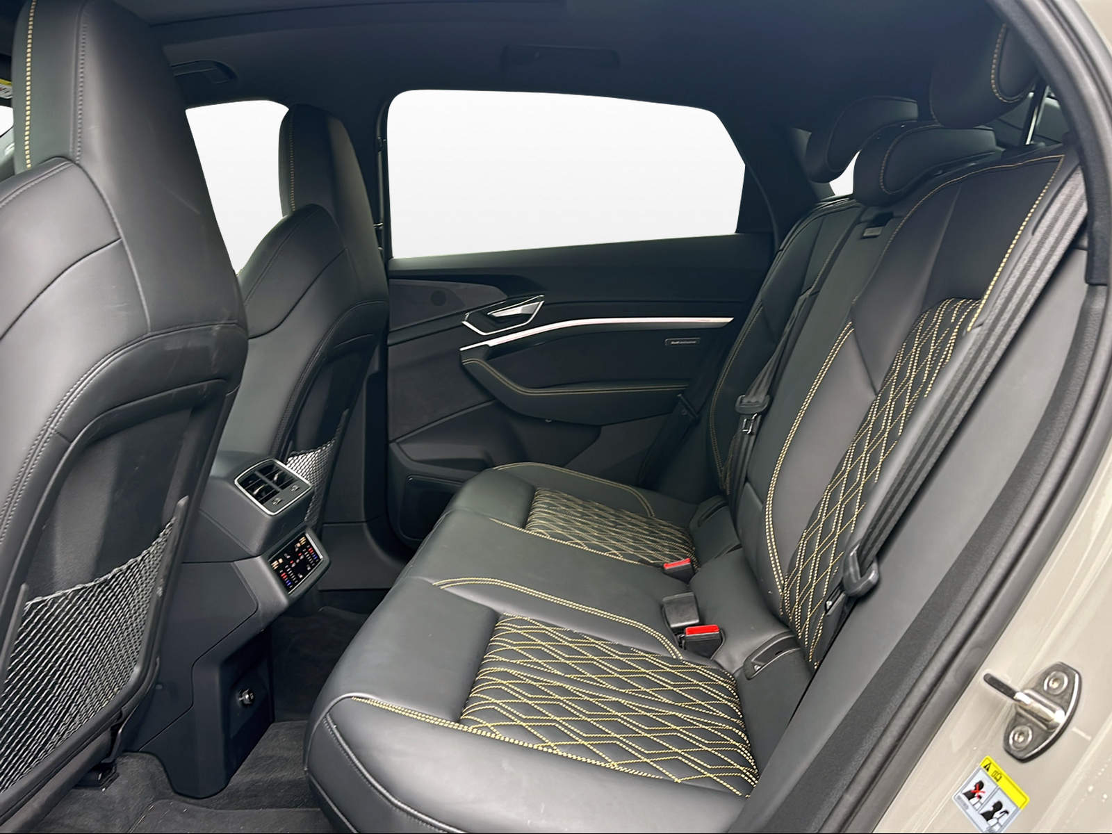 AUDI e-tron S Sportback quattro-image-10