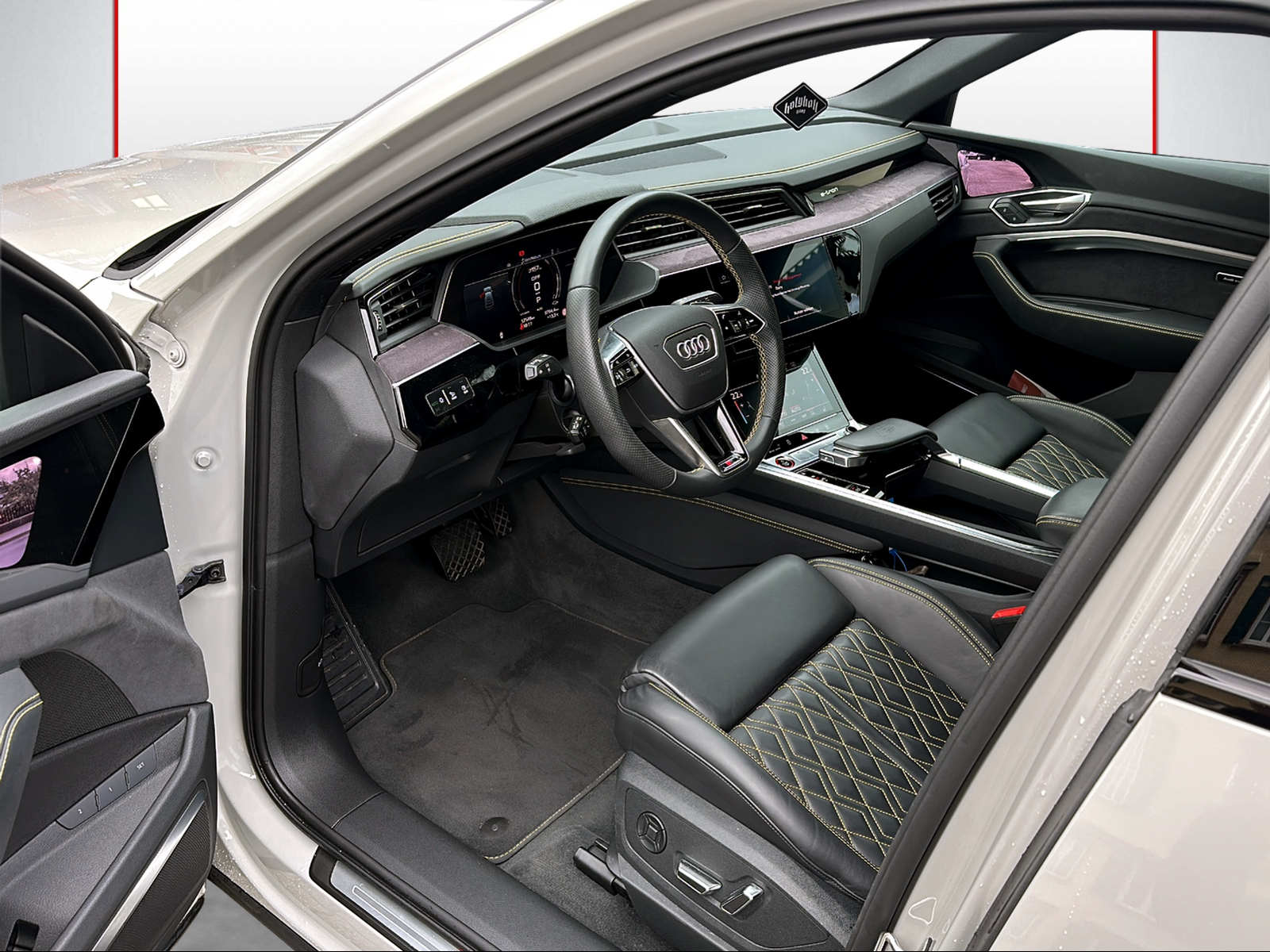 AUDI e-tron S Sportback quattro-image-5