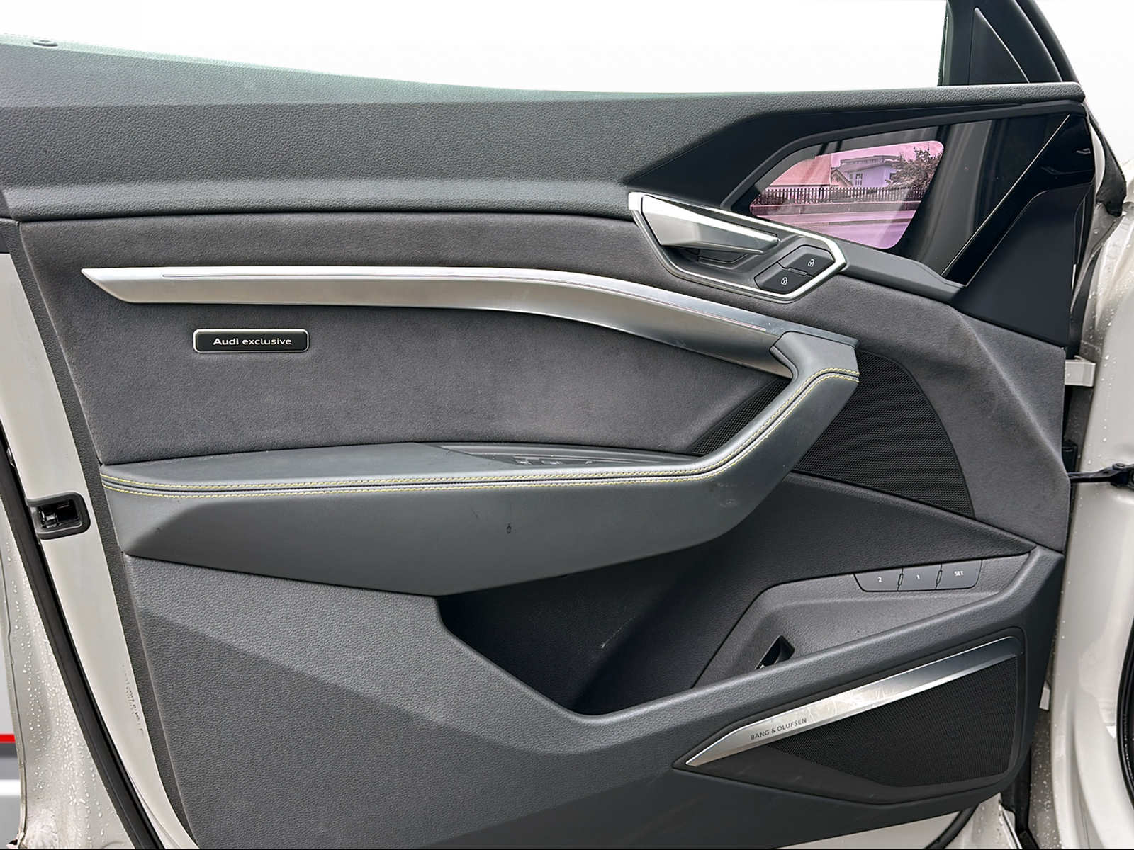 AUDI e-tron S Sportback quattro-image-9