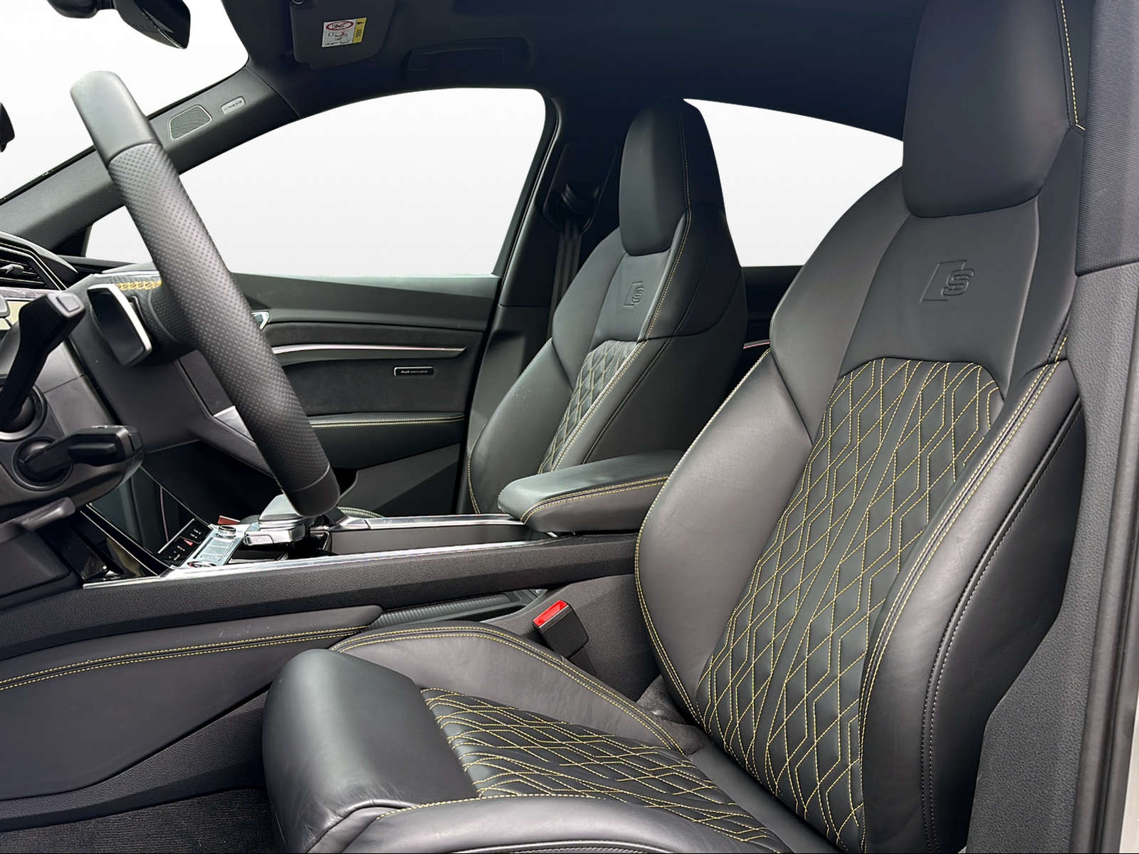 AUDI e-tron S Sportback quattro-image-7