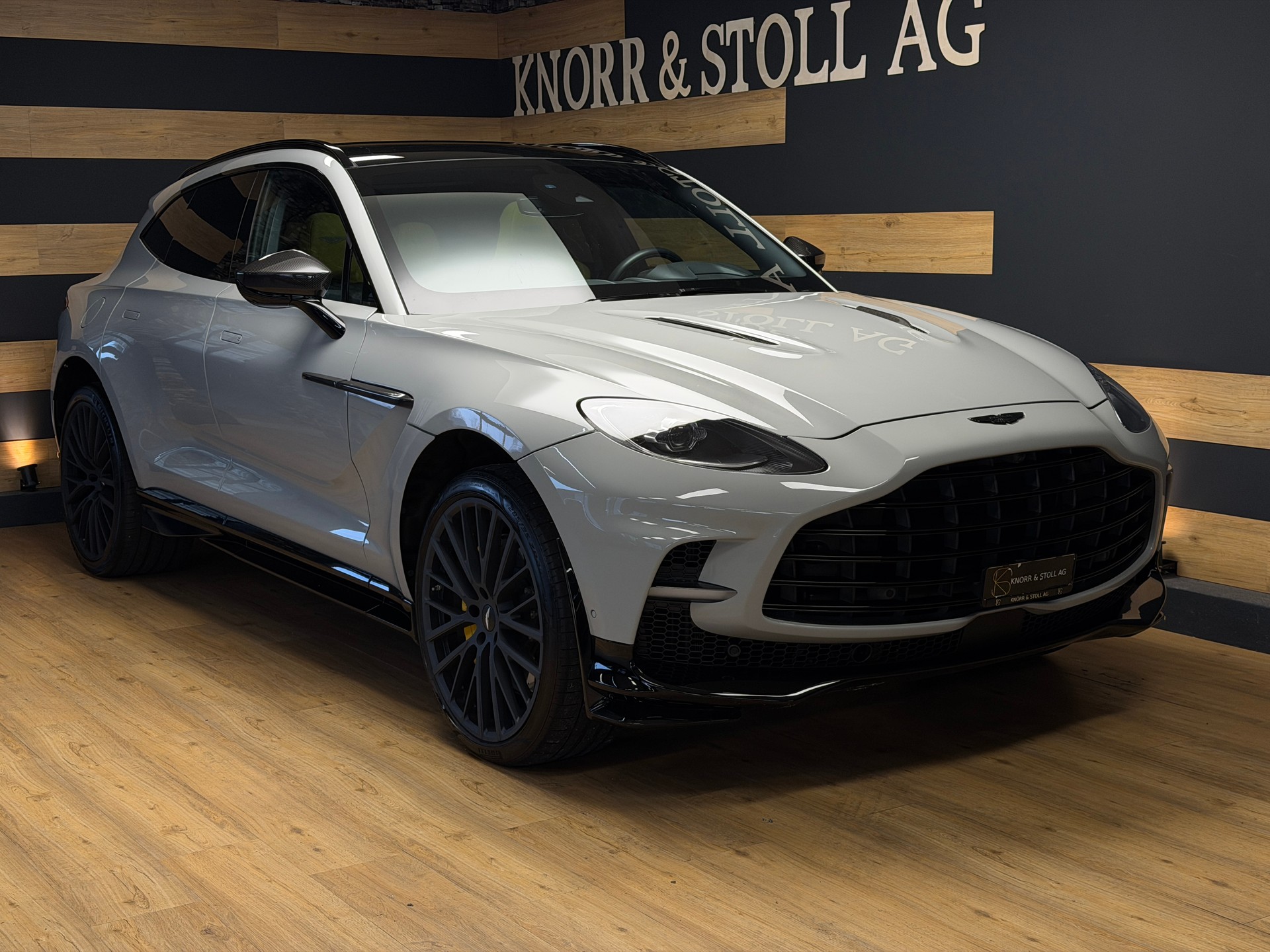 ASTON MARTIN DBX 4.0 707 V8-showroom-element-1