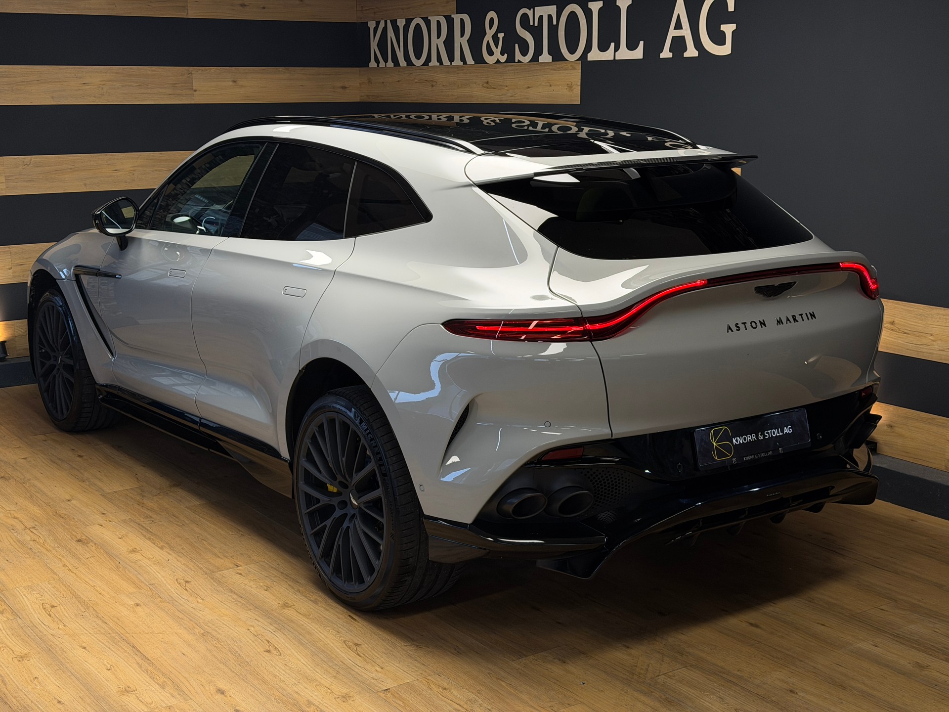 ASTON MARTIN DBX 4.0 707 V8-image-18