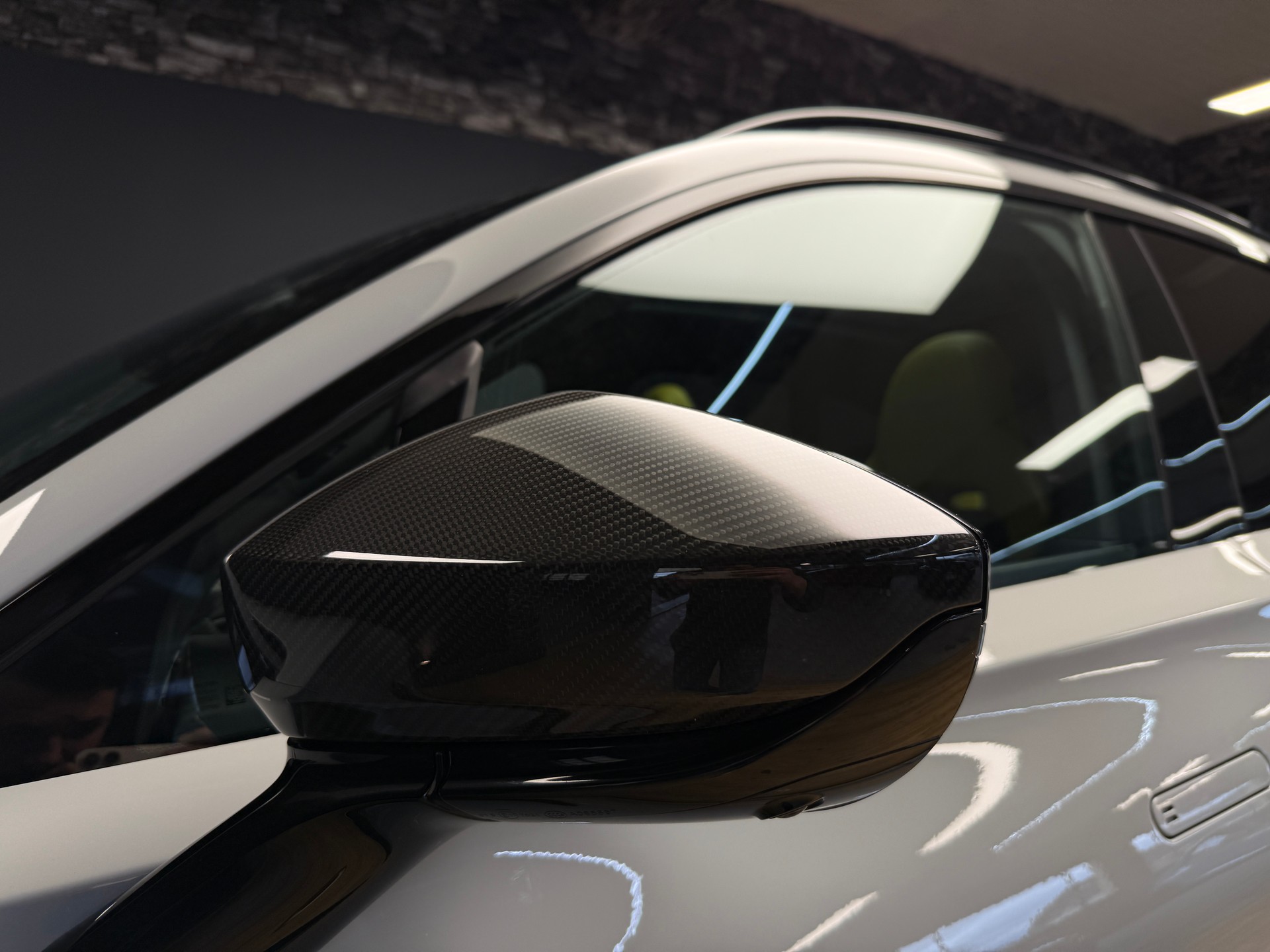 ASTON MARTIN DBX 4.0 707 V8-image-11
