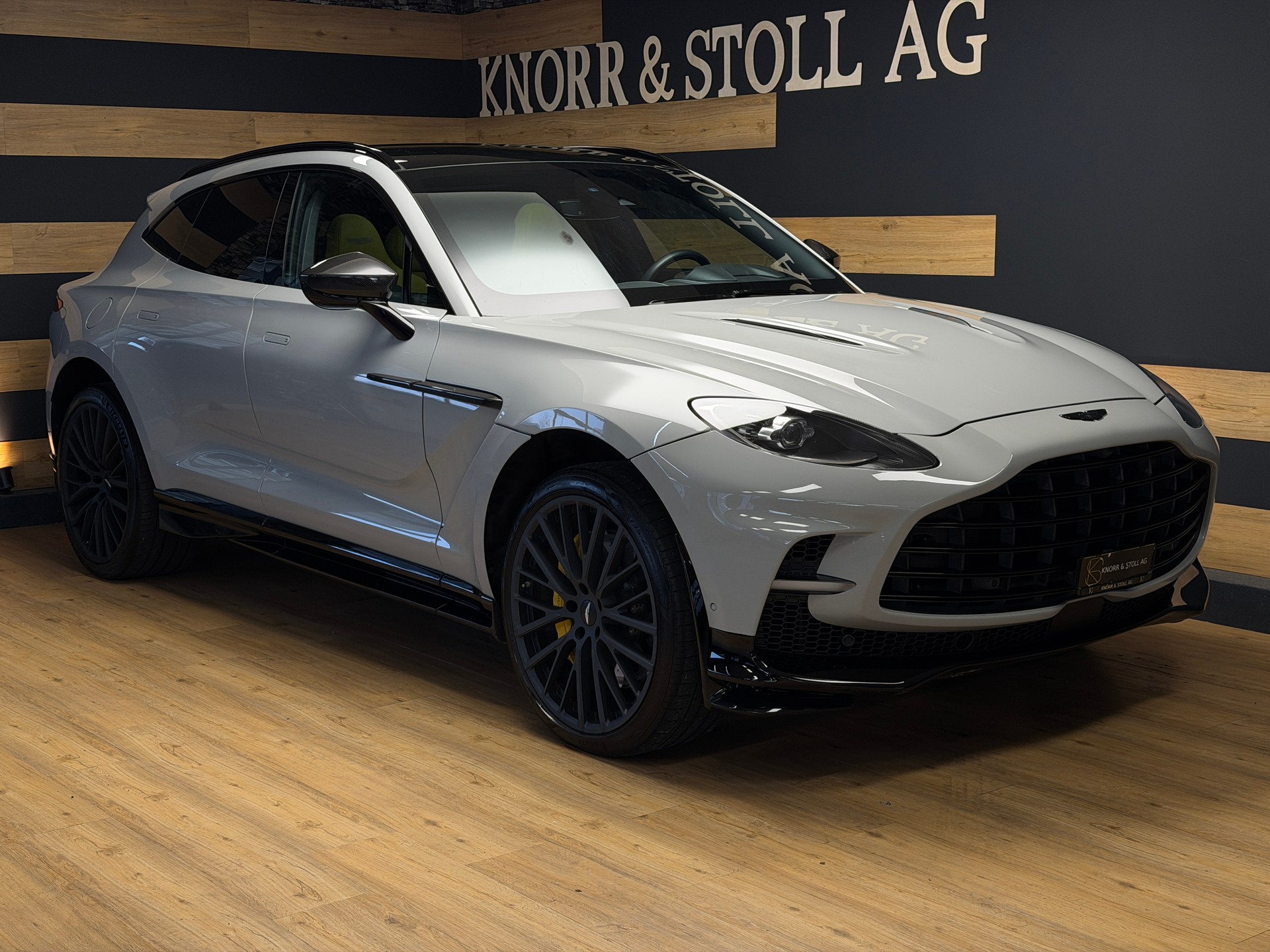 ASTON MARTIN DBX 4.0 707 V8-showroom-element-2