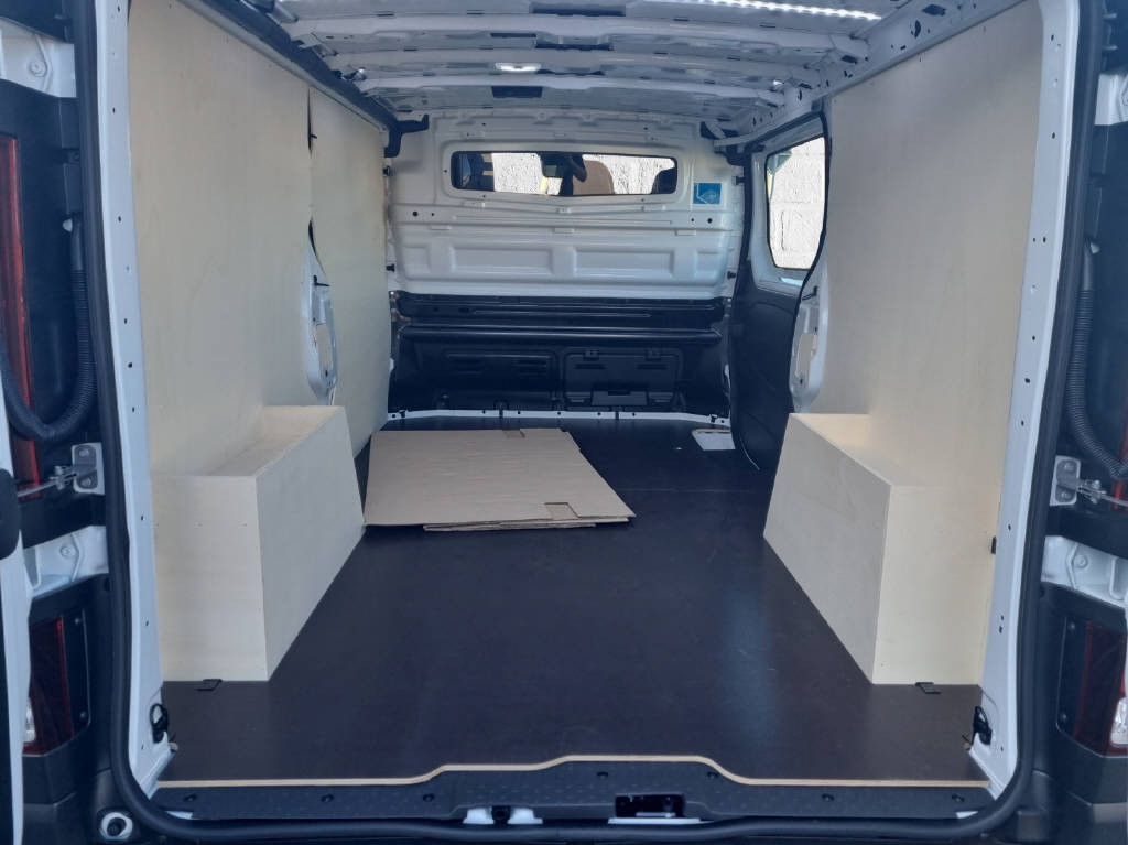 RENAULT Trafic Kastenwagen Advance KW L2H1 2.0 Blue dCi 130 E Ntzl.-image-12